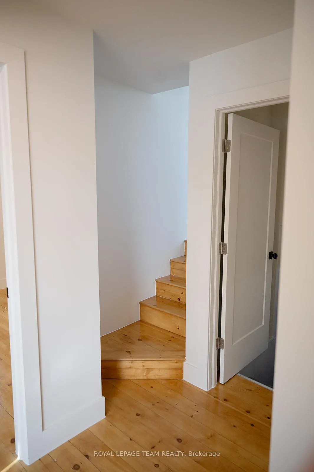 Photo 17 of 405 Barnes Street, North Grenville, Kemptville — HOMEH