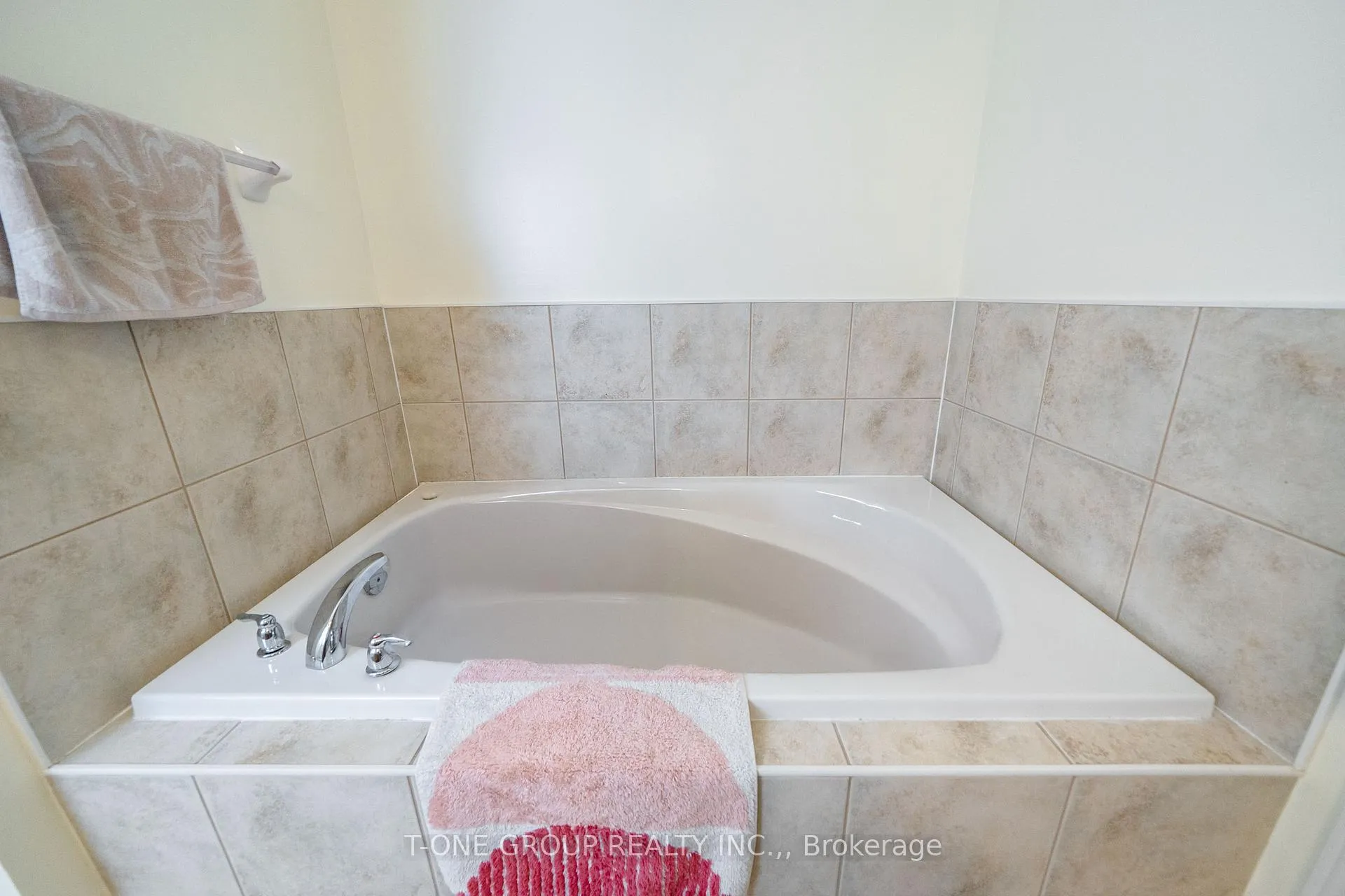 Photo 25 of 156 Mavrinac Boulevard, Aurora, Bayview Northeast — HOMEH