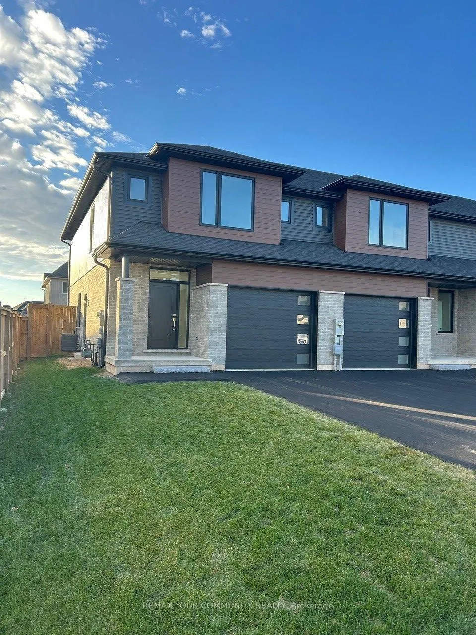 Photo 1 of 7453 Matteo Drive, Niagara Falls, Brown — HOMEH