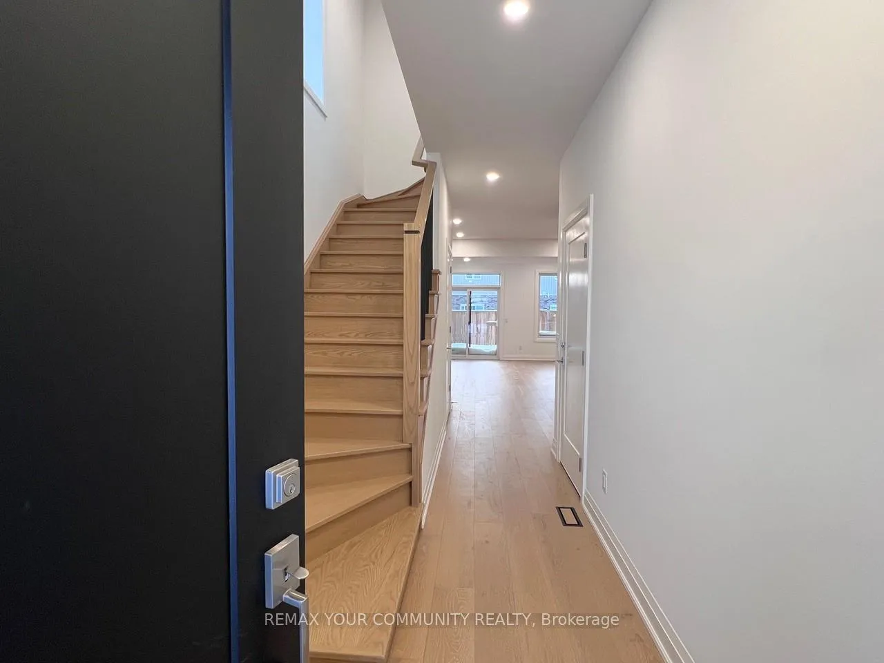 Photo 2 of 7453 Matteo Drive, Niagara Falls, Brown — HOMEH