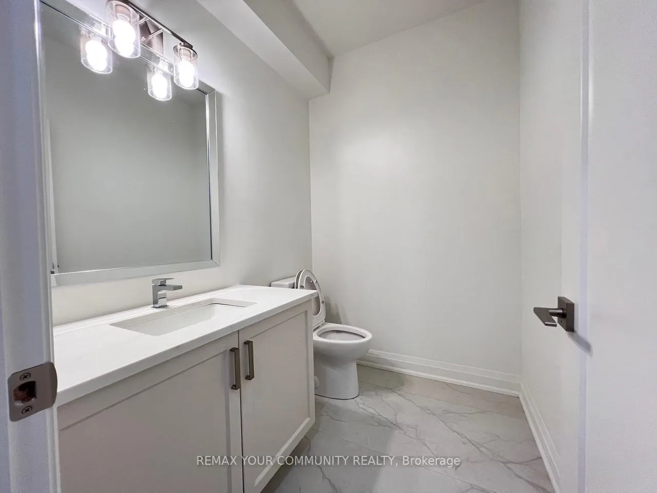 Photo 6 of 7453 Matteo Drive, Niagara Falls, Brown — HOMEH
