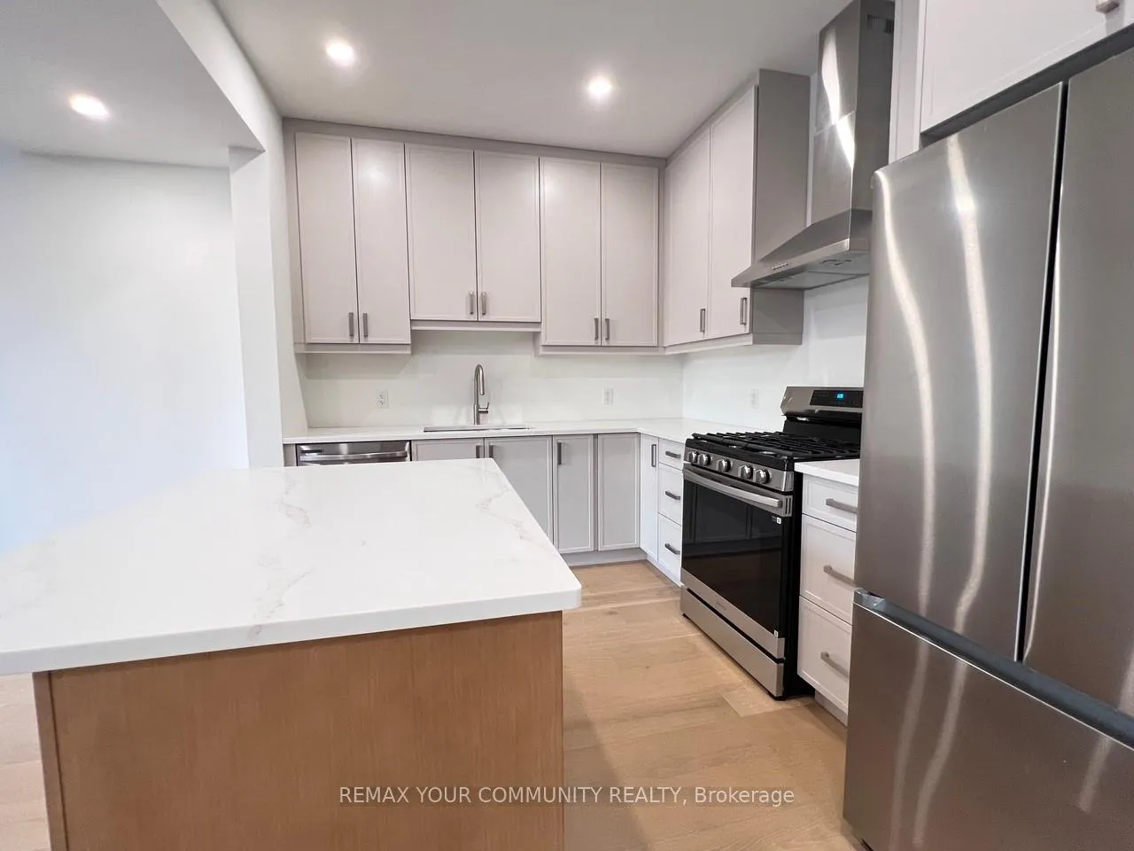 Photo 14 of 7453 Matteo Drive, Niagara Falls, Brown — HOMEH