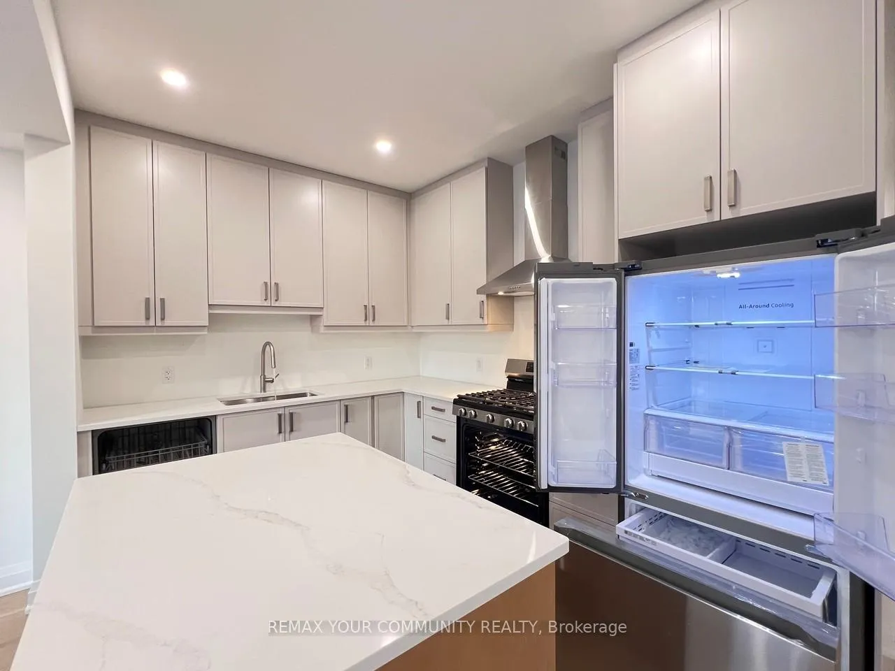 Photo 15 of 7453 Matteo Drive, Niagara Falls, Brown — HOMEH