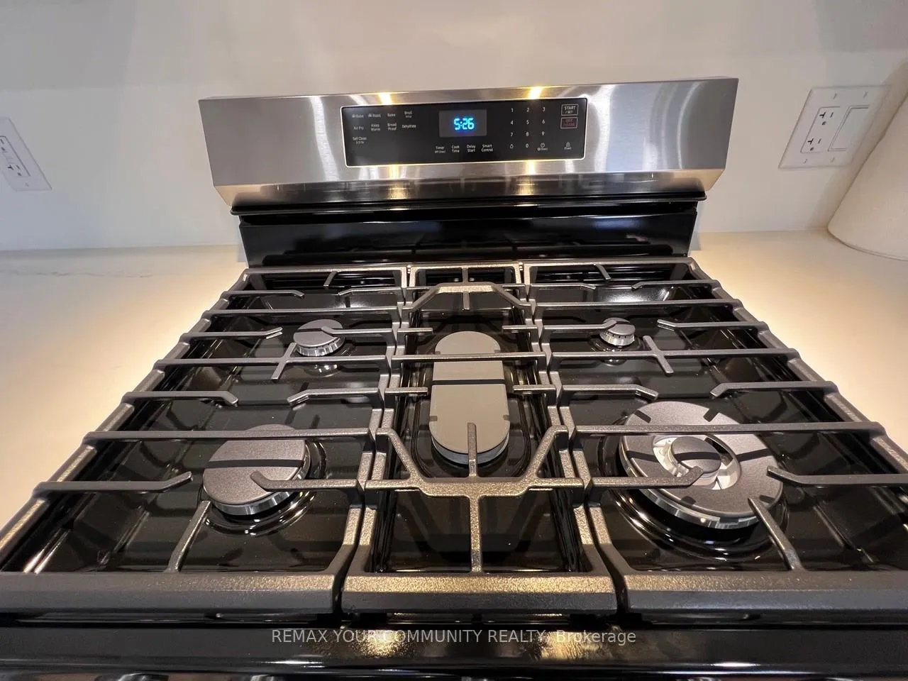 Photo 16 of 7453 Matteo Drive, Niagara Falls, Brown — HOMEH