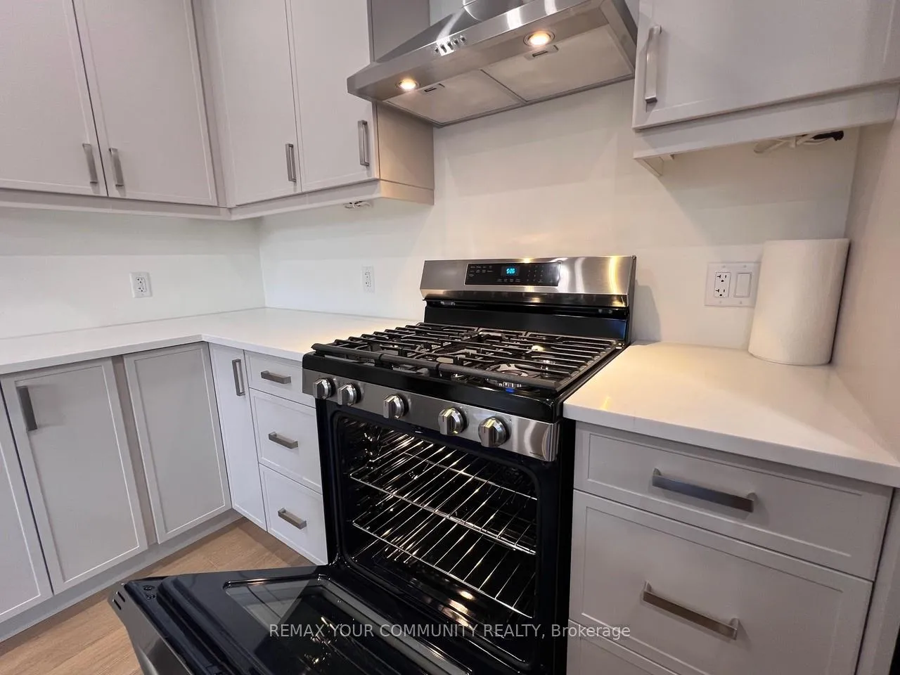 Photo 17 of 7453 Matteo Drive, Niagara Falls, Brown — HOMEH