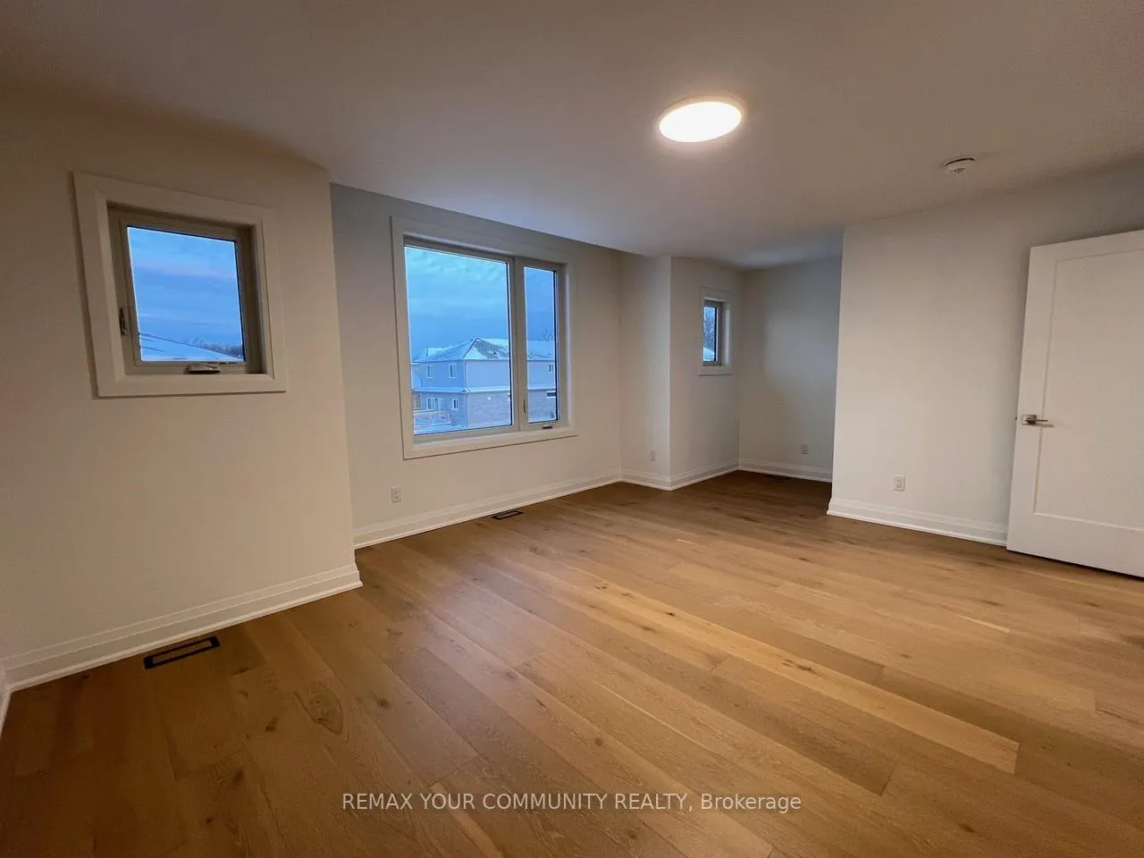 Photo 25 of 7453 Matteo Drive, Niagara Falls, Brown — HOMEH