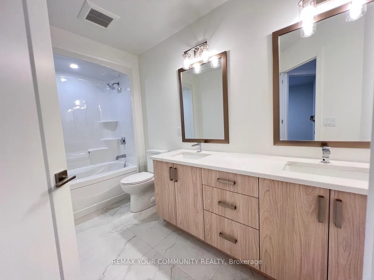 Photo 32 of 7453 Matteo Drive, Niagara Falls, Brown — HOMEH