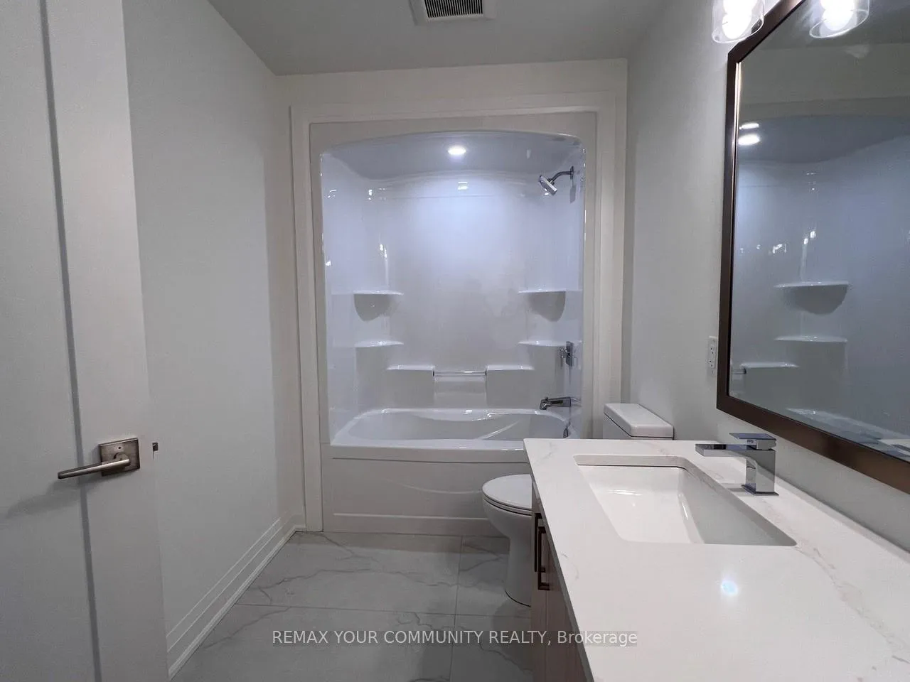 Photo 33 of 7453 Matteo Drive, Niagara Falls, Brown — HOMEH