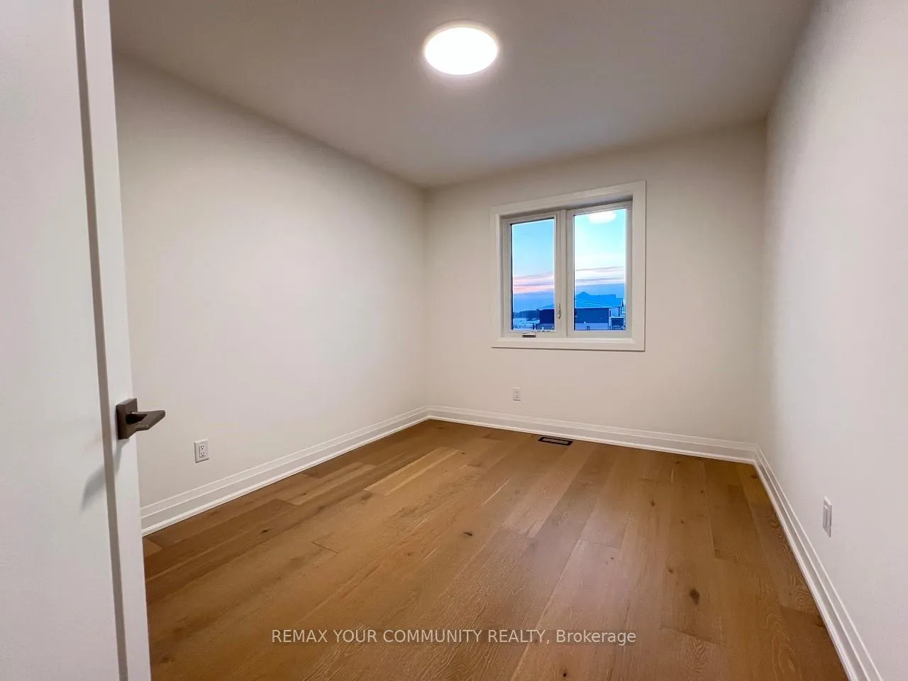 Photo 36 of 7453 Matteo Drive, Niagara Falls, Brown — HOMEH