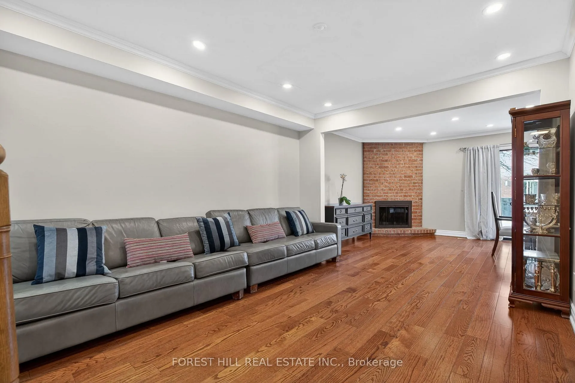 Photo 8 of 150 North Meadow Crescent, Vaughan, Crestwood-Springfarm-Yorkhill — HOMEH