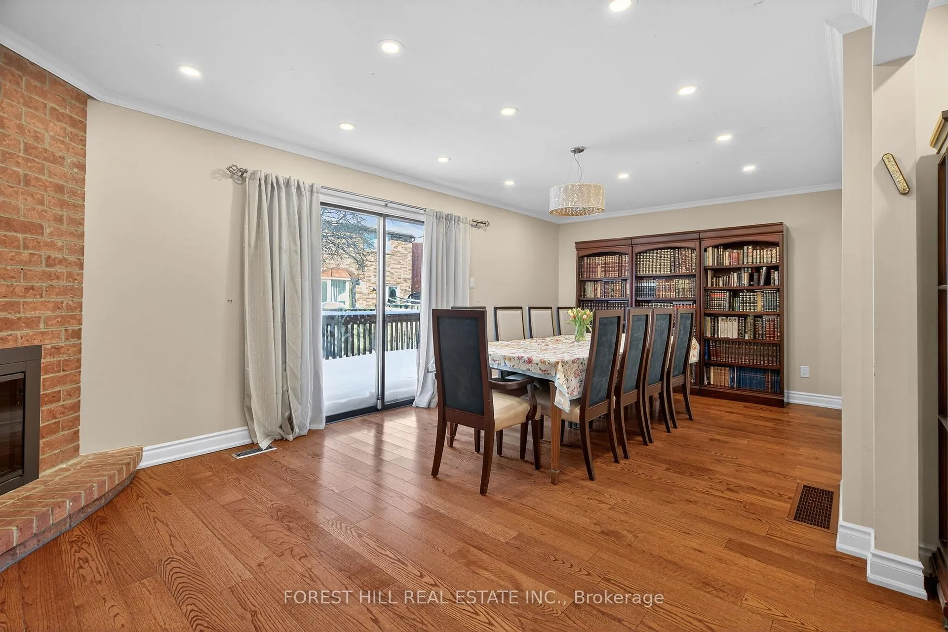 Photo 9 of 150 North Meadow Crescent, Vaughan, Crestwood-Springfarm-Yorkhill — HOMEH