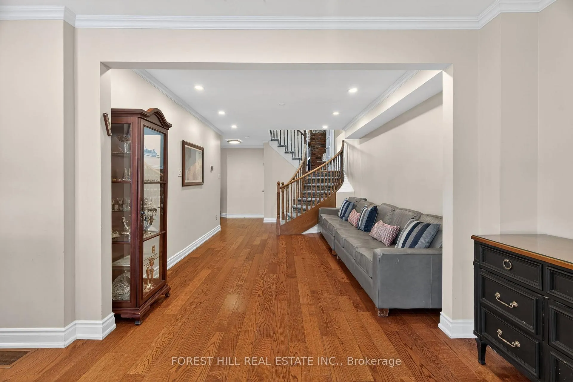 Photo 12 of 150 North Meadow Crescent, Vaughan, Crestwood-Springfarm-Yorkhill — HOMEH