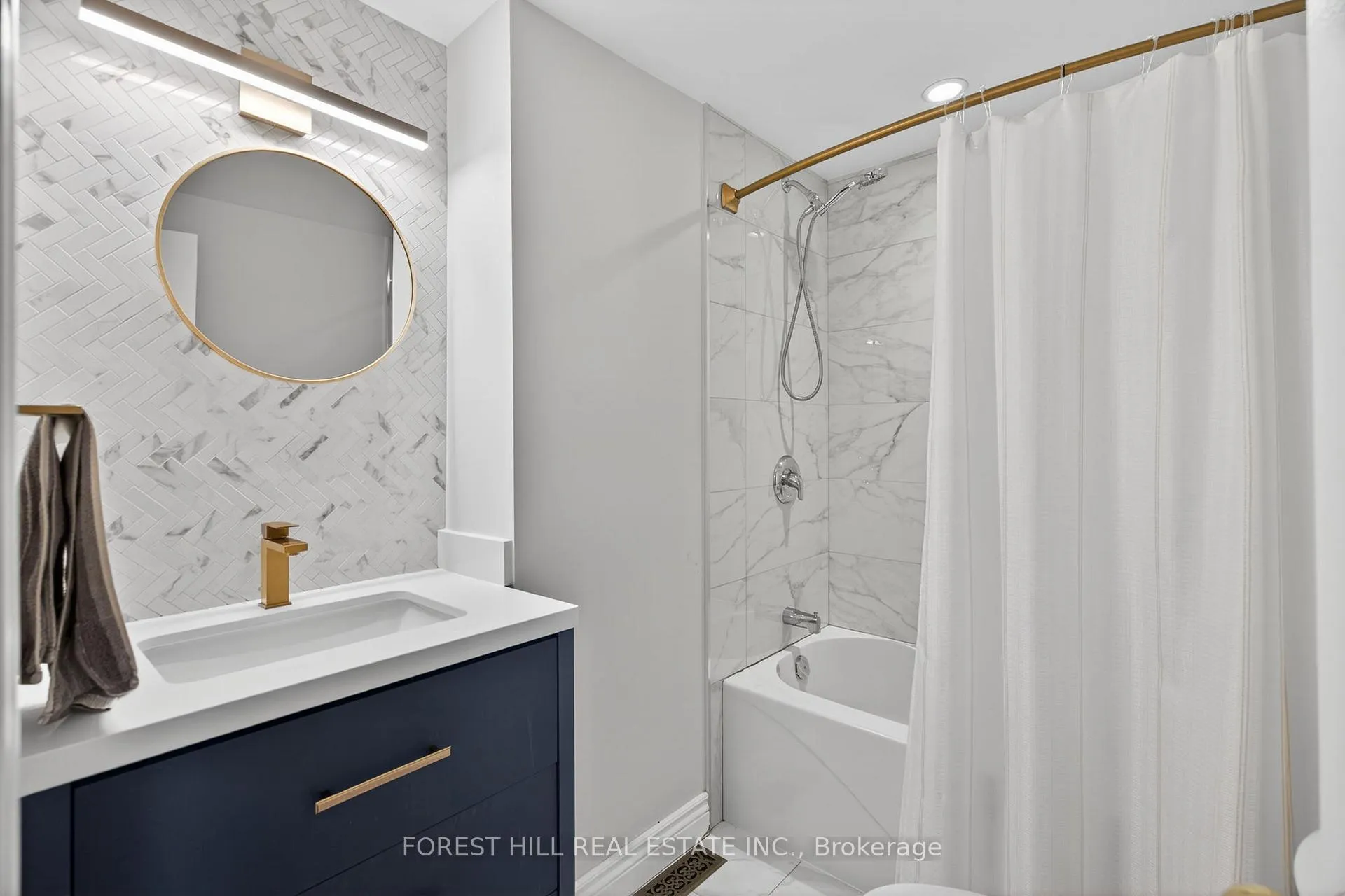 Photo 15 of 150 North Meadow Crescent, Vaughan, Crestwood-Springfarm-Yorkhill — HOMEH