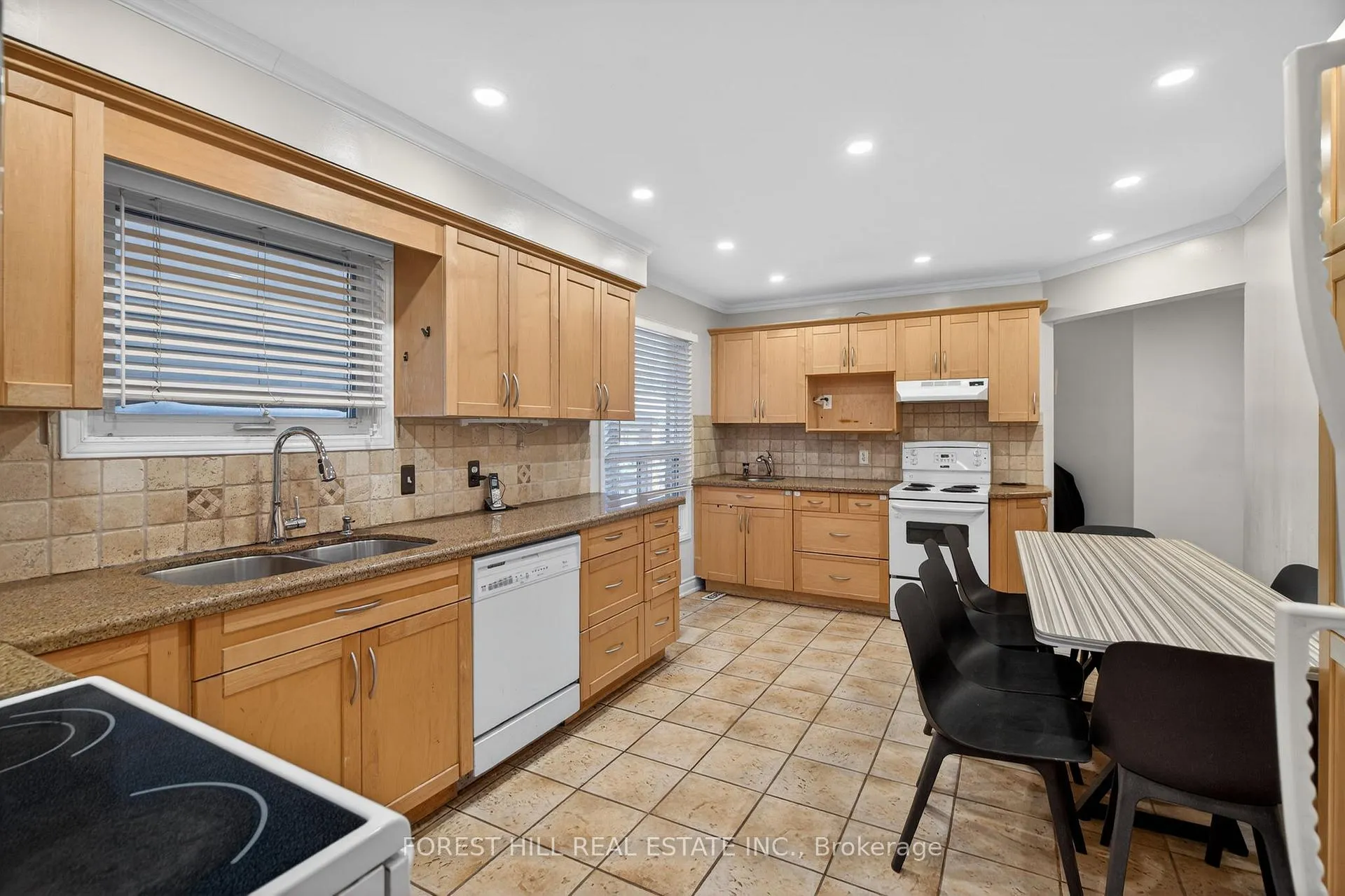 Photo 18 of 150 North Meadow Crescent, Vaughan, Crestwood-Springfarm-Yorkhill — HOMEH