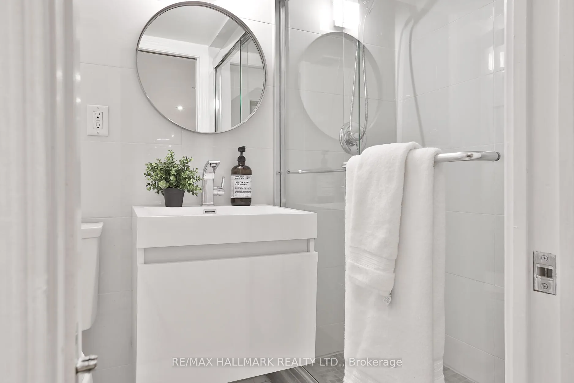 Photo 24 of 1632 Bathurst Street, Toronto, Humewood-Cedarvale — HOMEH