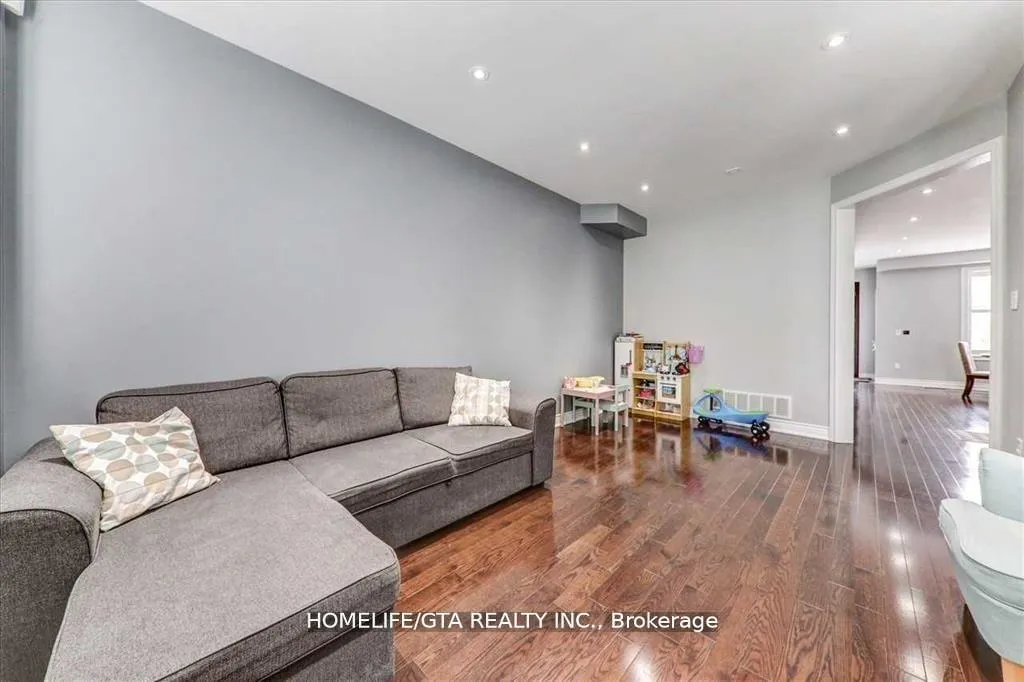 Photo 8 of 37 Michelina Terr, Markham, Cornell — HOMEH
