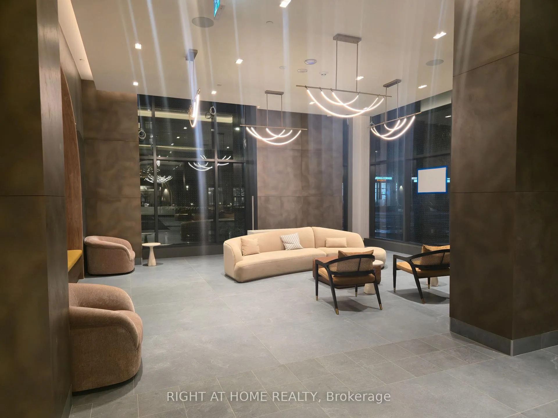 Photo 2 of Unit 1703, 27 Korda Gate, Vaughan, Vellore Village — HOMEH