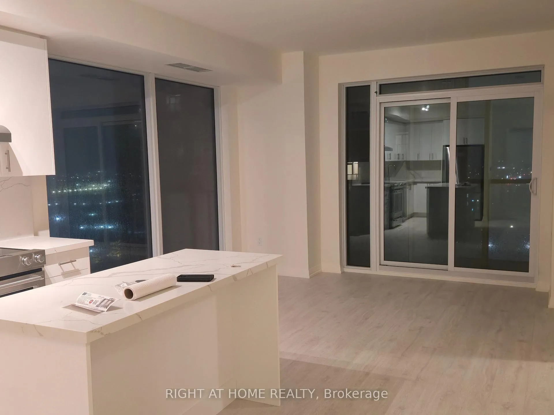 Photo 5 of Unit 1703, 27 Korda Gate, Vaughan, Vellore Village — HOMEH