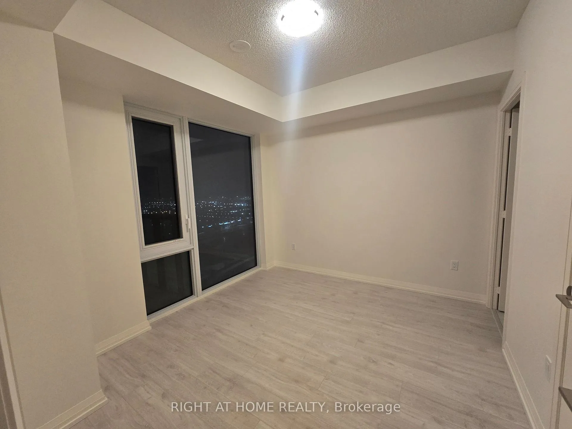 Photo 9 of Unit 1703, 27 Korda Gate, Vaughan, Vellore Village — HOMEH