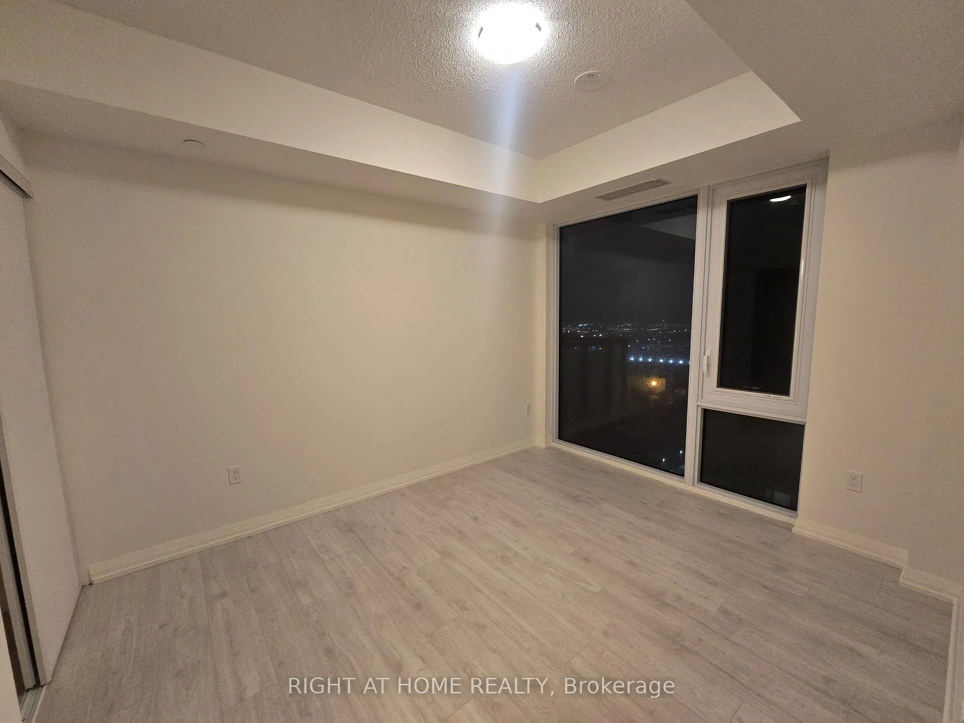 Photo 11 of Unit 1703, 27 Korda Gate, Vaughan, Vellore Village — HOMEH