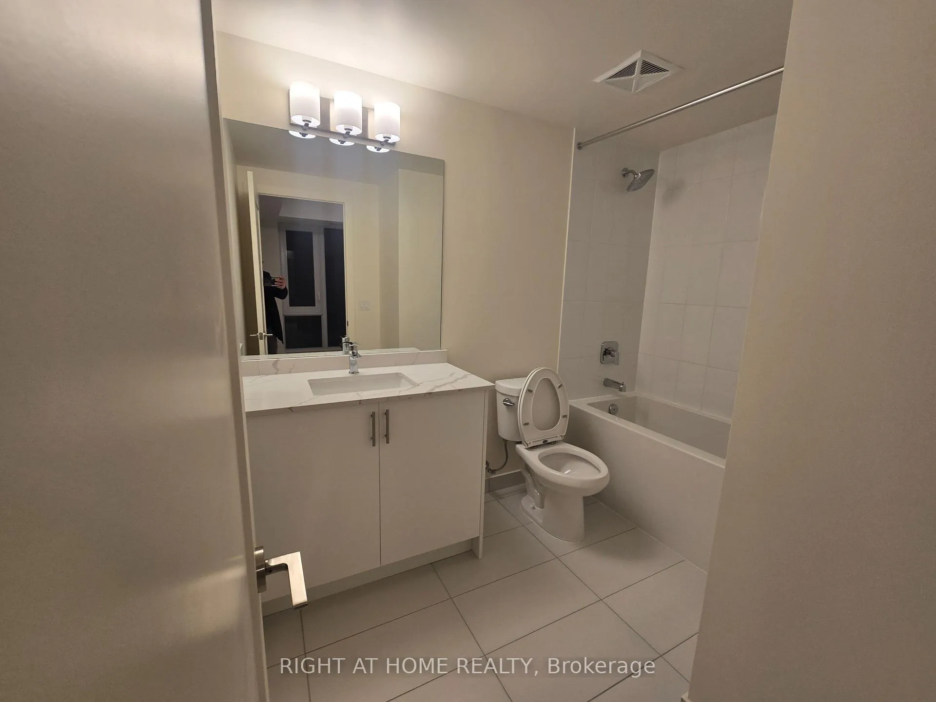 Photo 12 of Unit 1703, 27 Korda Gate, Vaughan, Vellore Village — HOMEH