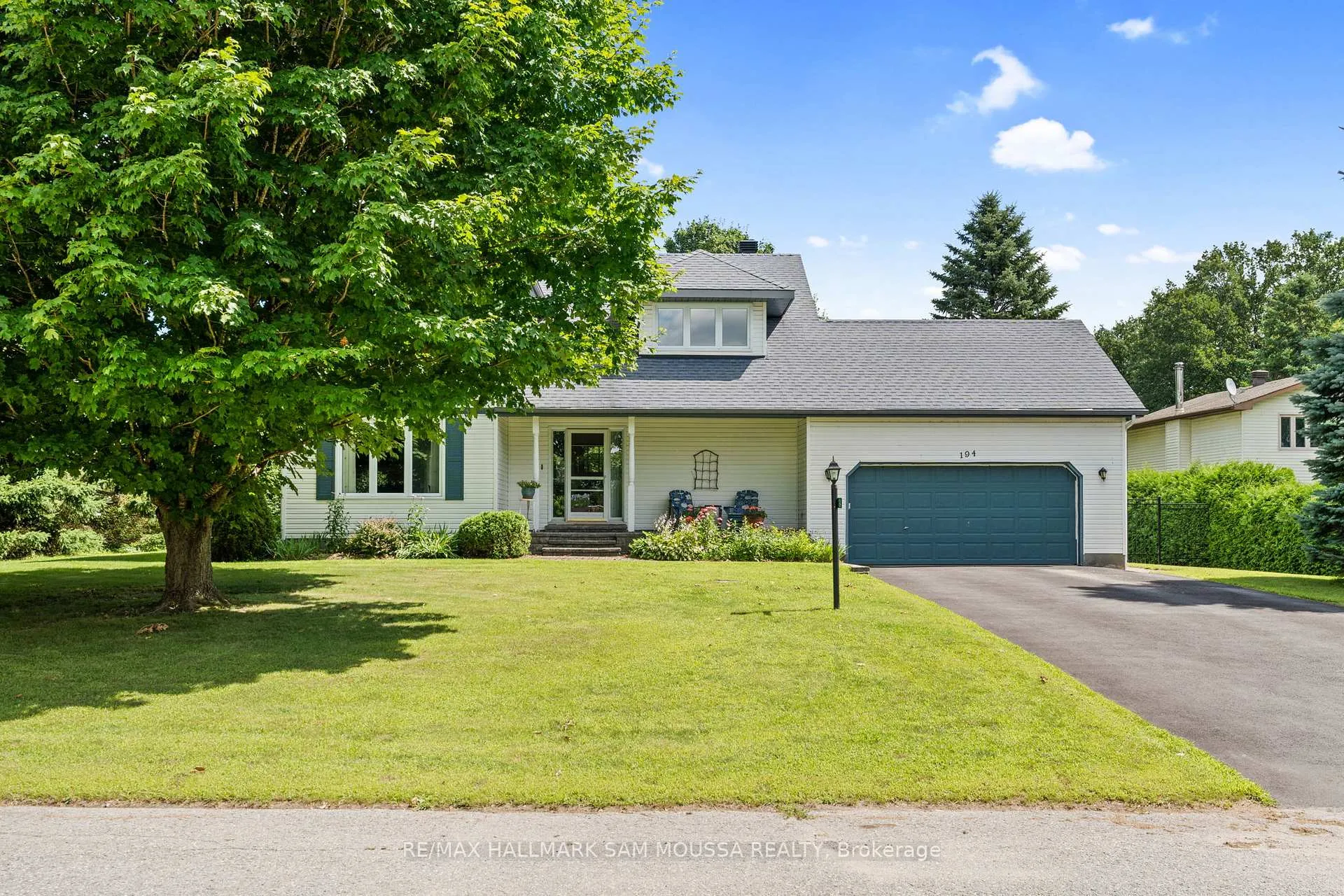Photo 2 of 194 Robertlee Drive, Ottawa, Carp — HOMEH