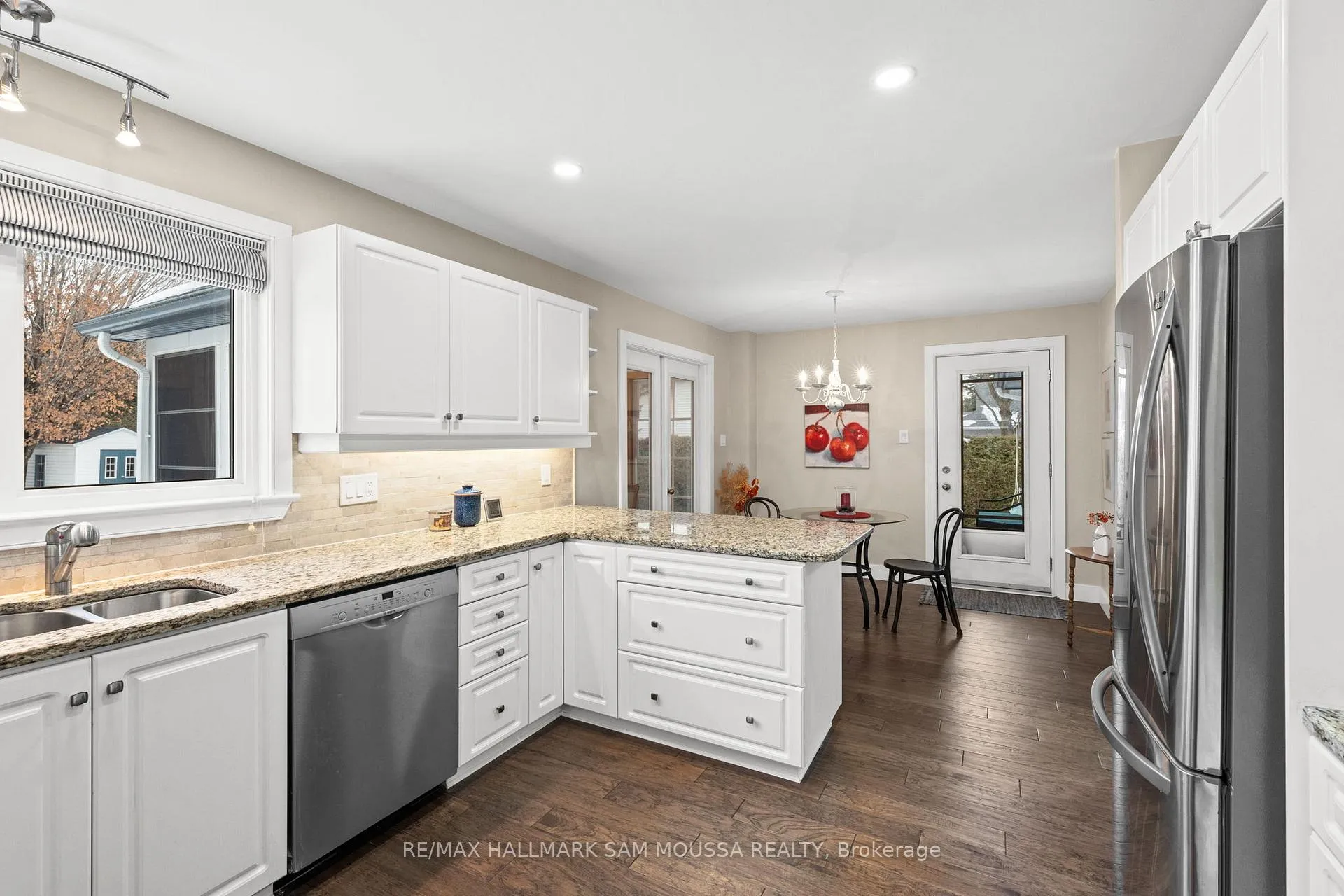 Photo 10 of 194 Robertlee Drive, Ottawa, Carp — HOMEH