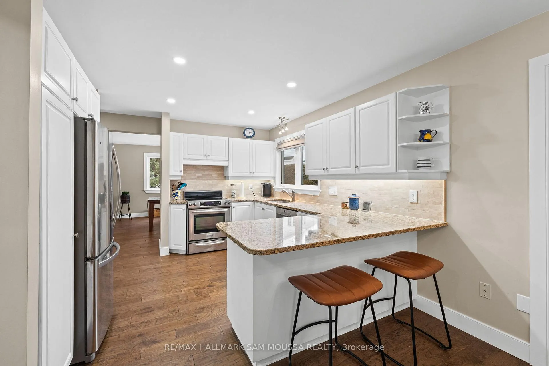 Photo 11 of 194 Robertlee Drive, Ottawa, Carp — HOMEH