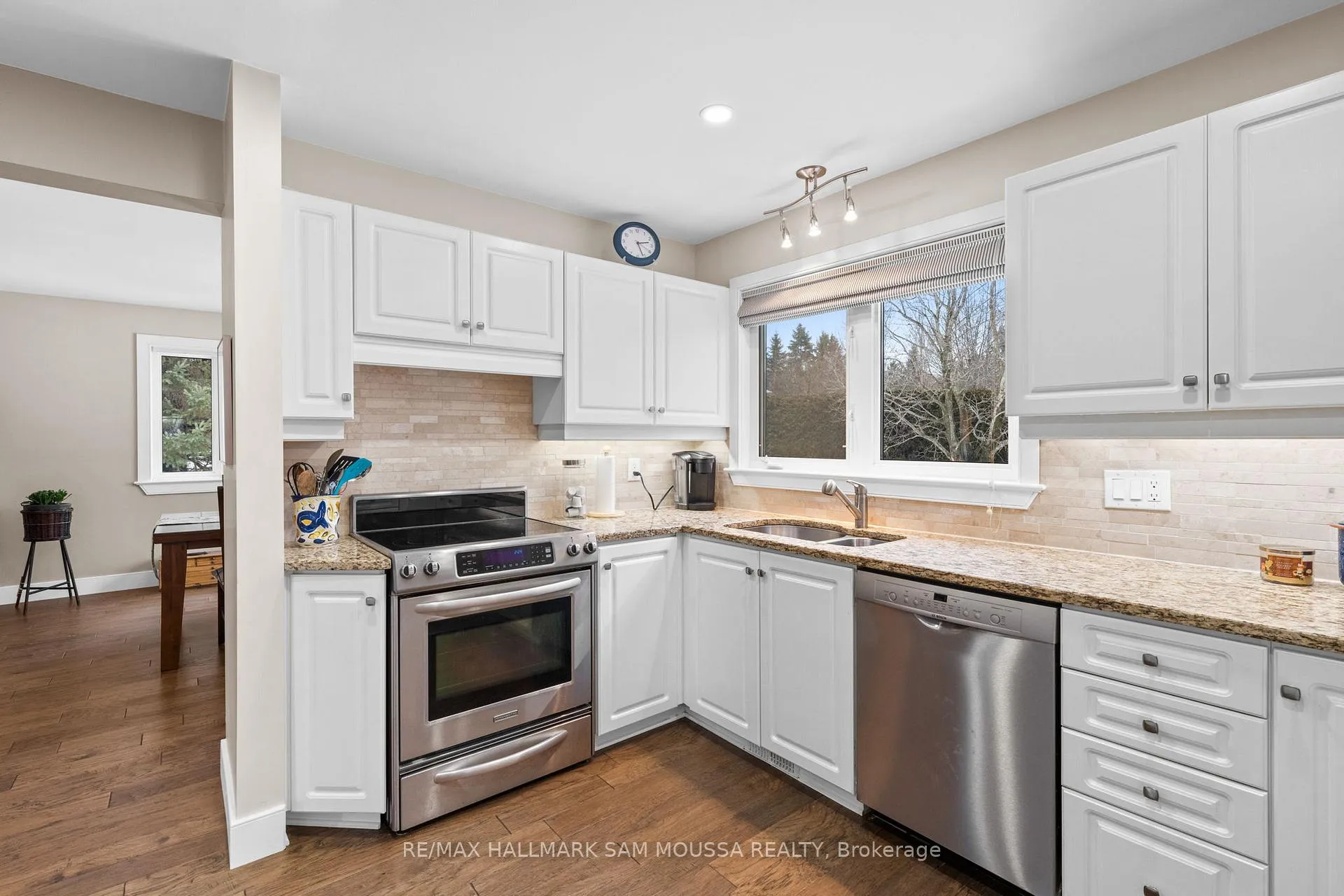 Photo 12 of 194 Robertlee Drive, Ottawa, Carp — HOMEH
