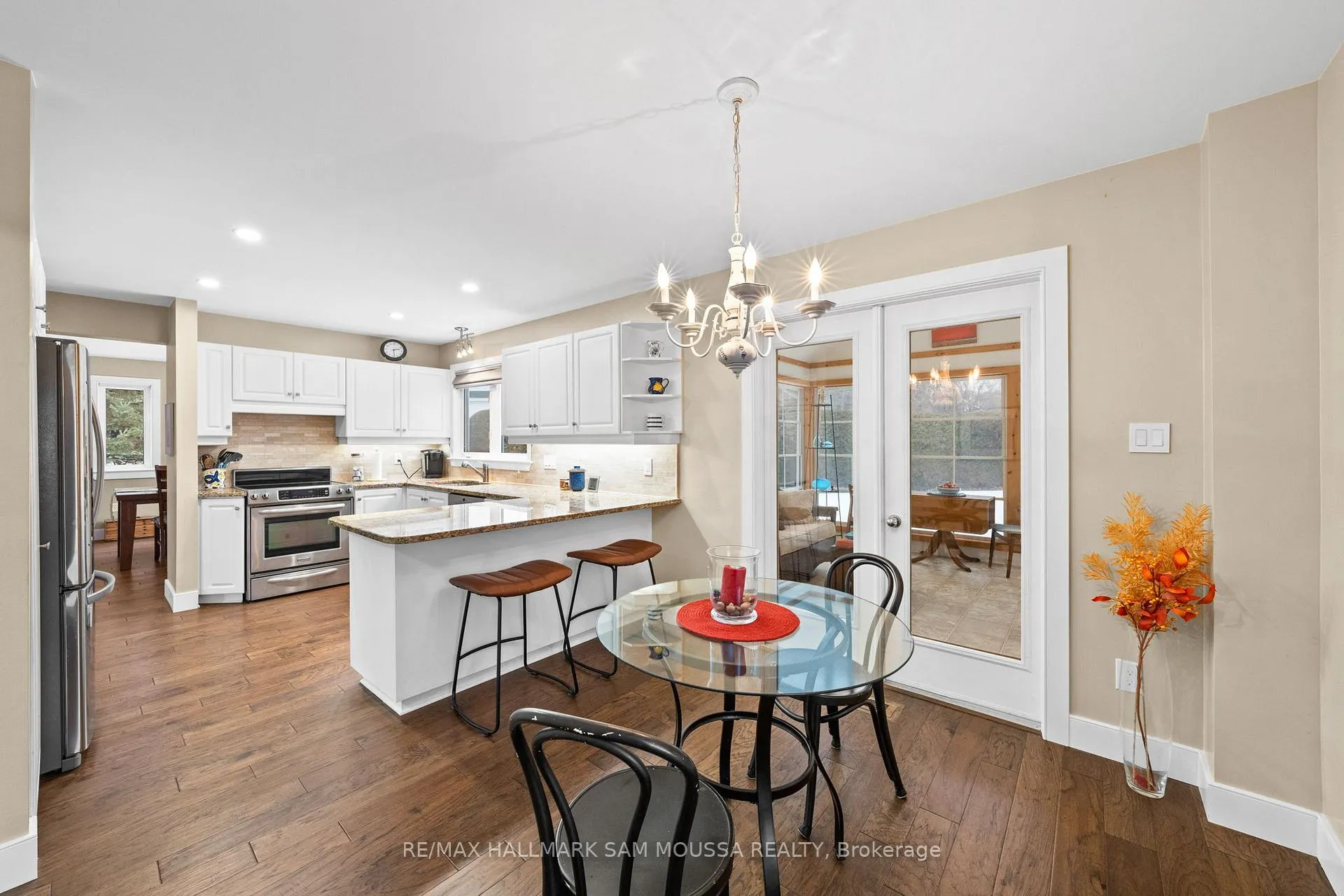 Photo 16 of 194 Robertlee Drive, Ottawa, Carp — HOMEH