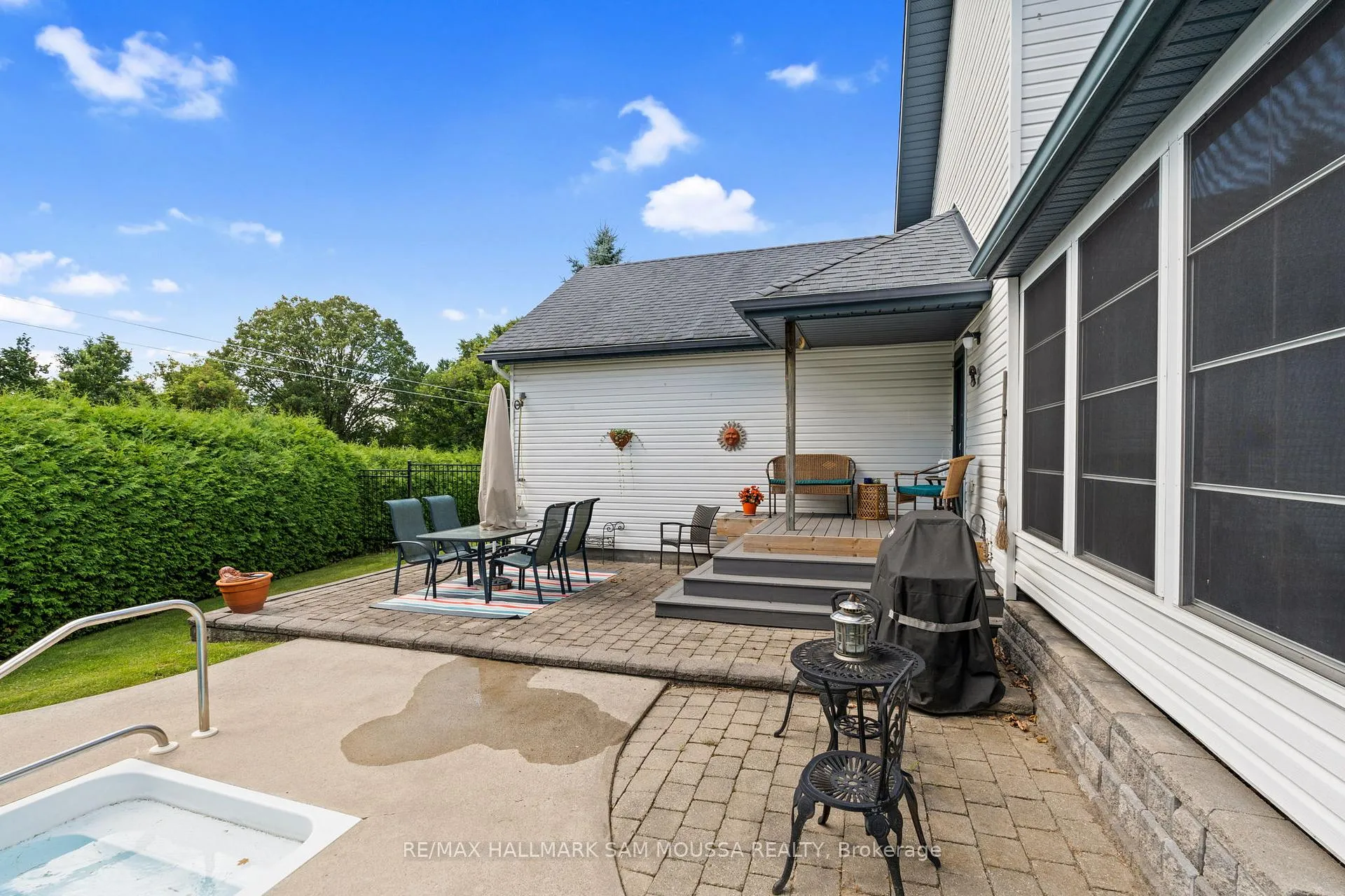 Photo 33 of 194 Robertlee Drive, Ottawa, Carp — HOMEH