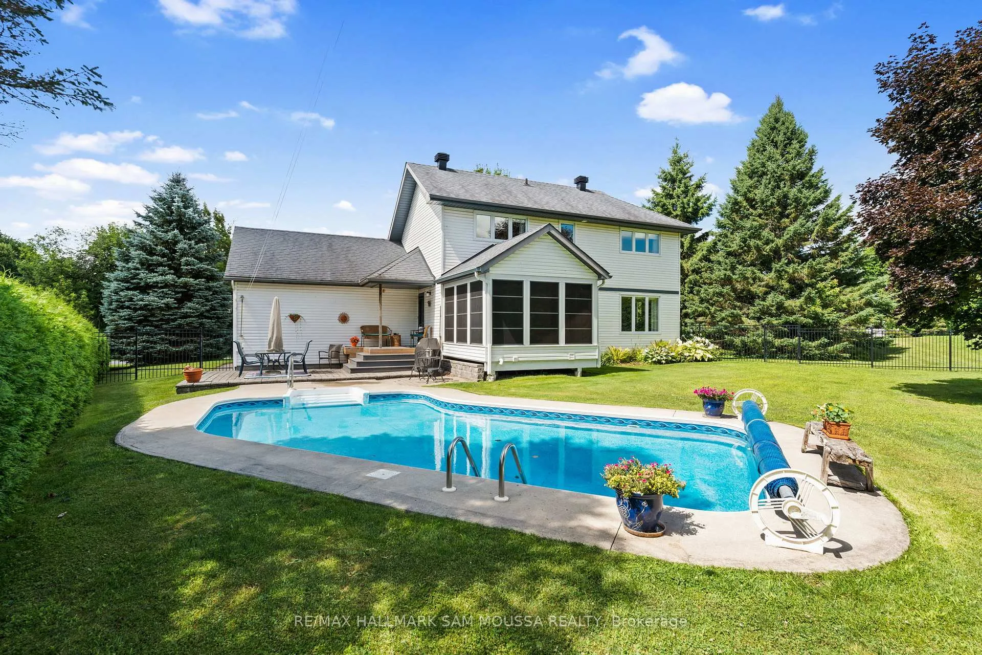 Photo 37 of 194 Robertlee Drive, Ottawa, Carp — HOMEH