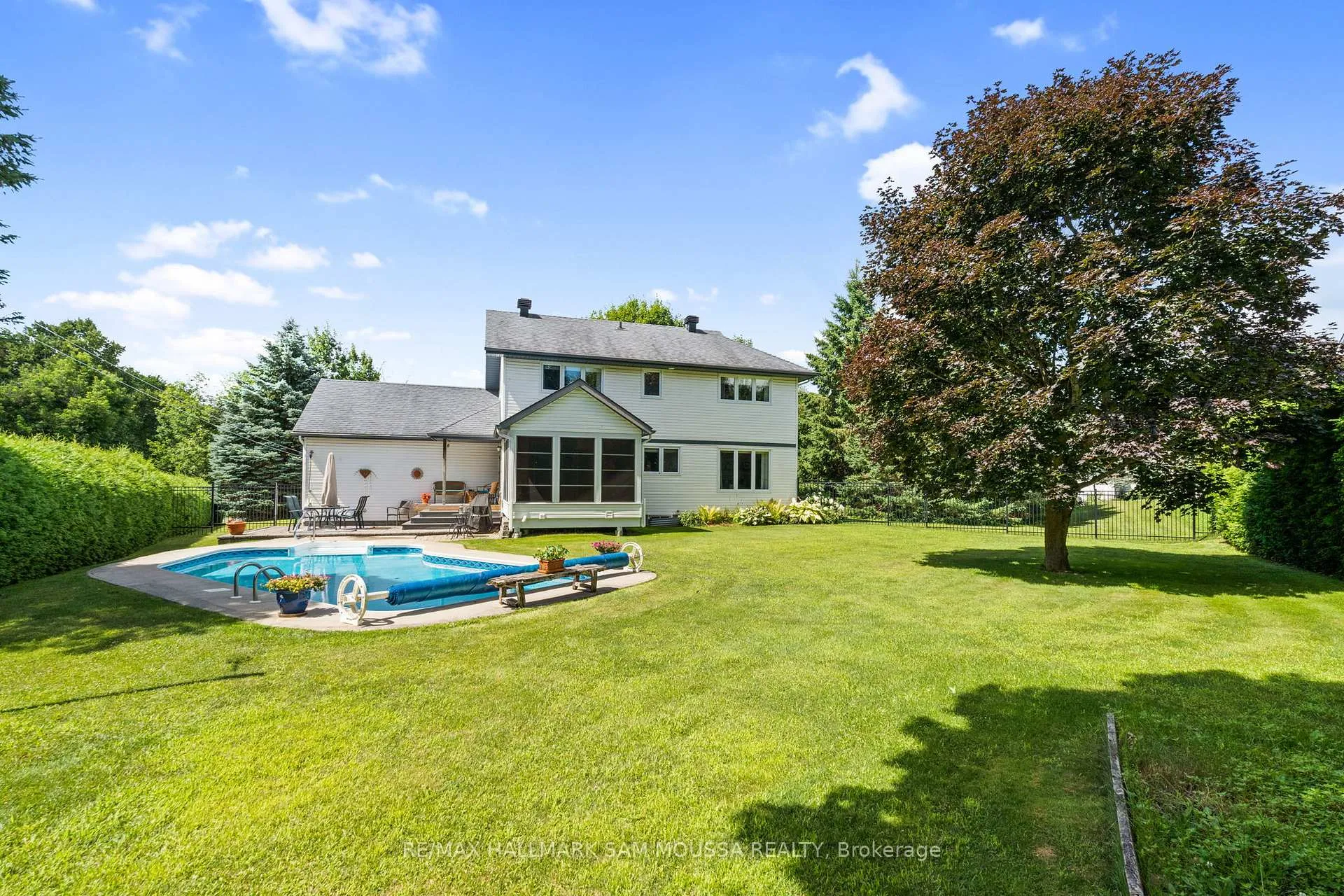Photo 38 of 194 Robertlee Drive, Ottawa, Carp — HOMEH