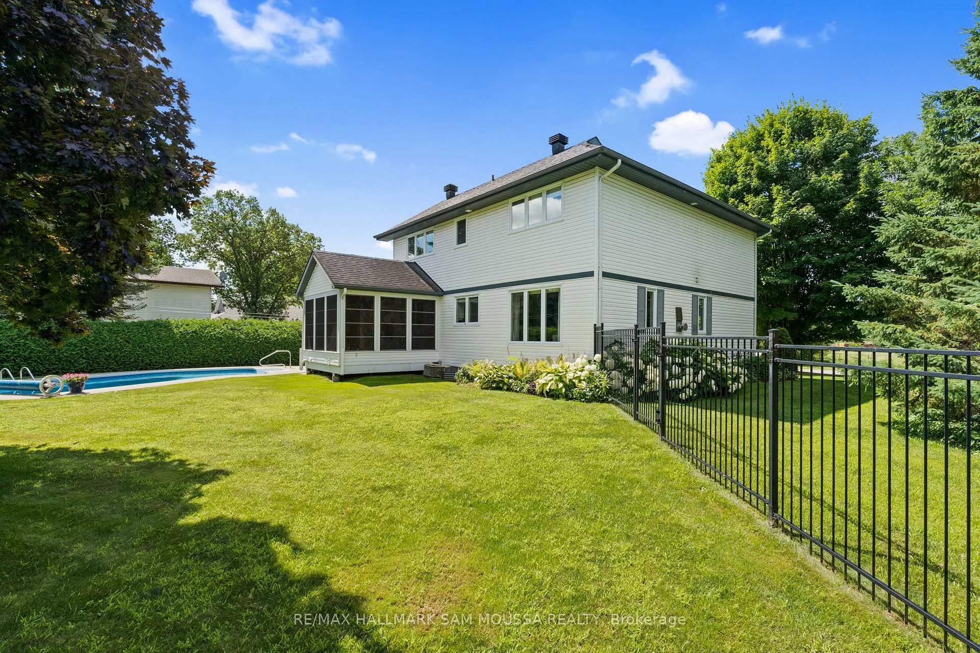 Photo 40 of 194 Robertlee Drive, Ottawa, Carp — HOMEH