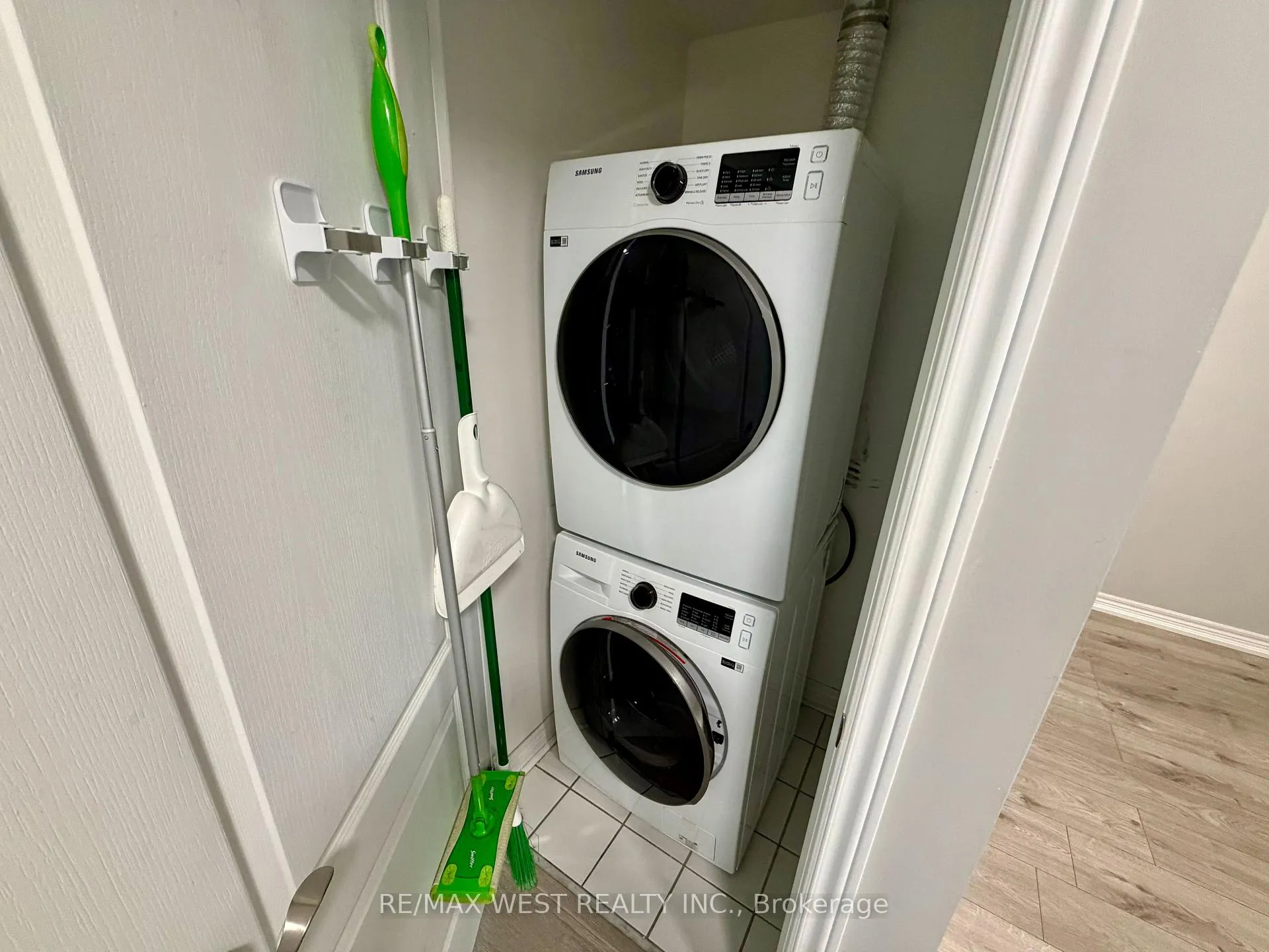 Photo 8 of Unit 810, 60 Disera Drive, Vaughan, Beverley Glen — HOMEH