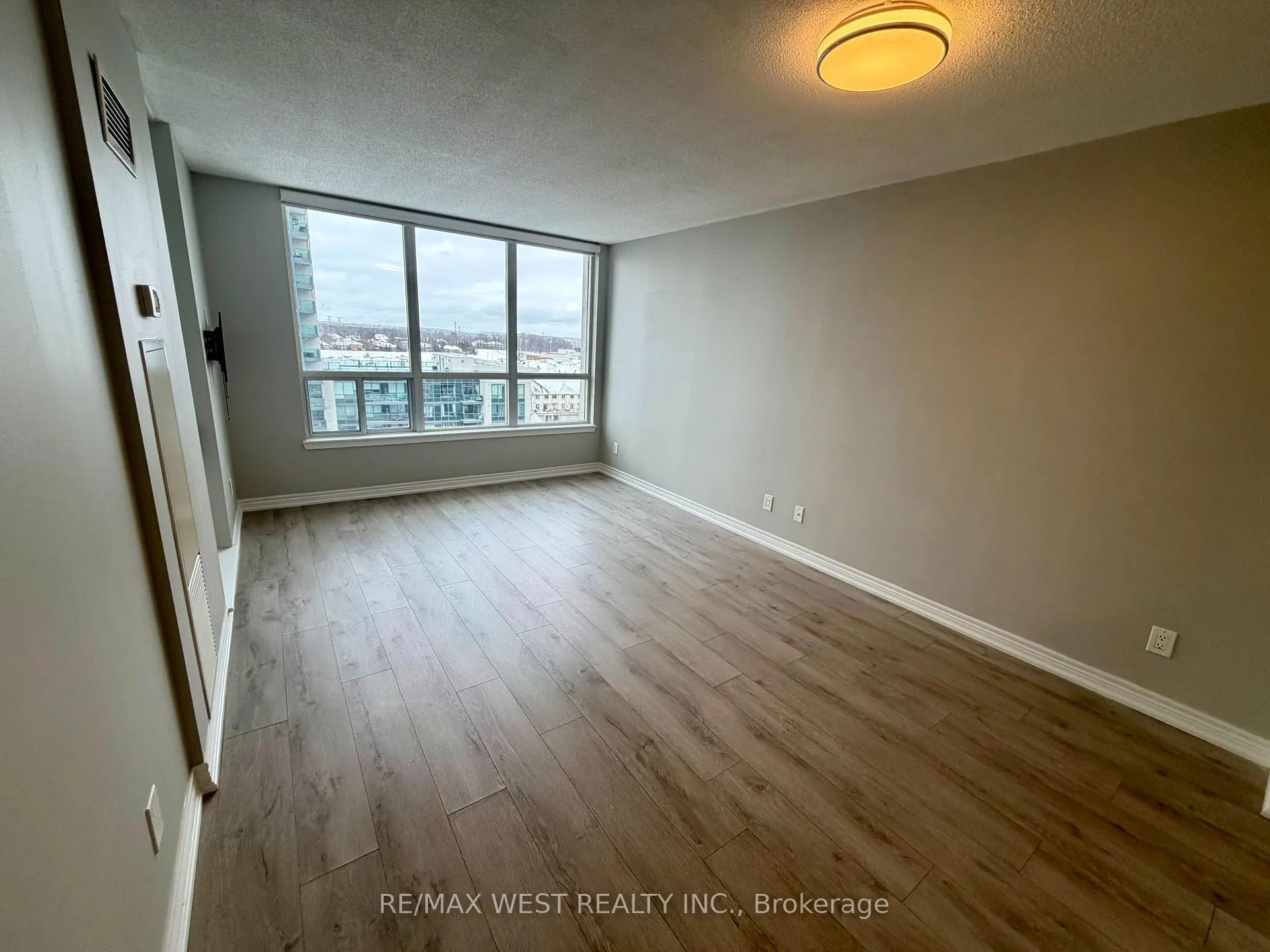 Photo 11 of Unit 810, 60 Disera Drive, Vaughan, Beverley Glen — HOMEH