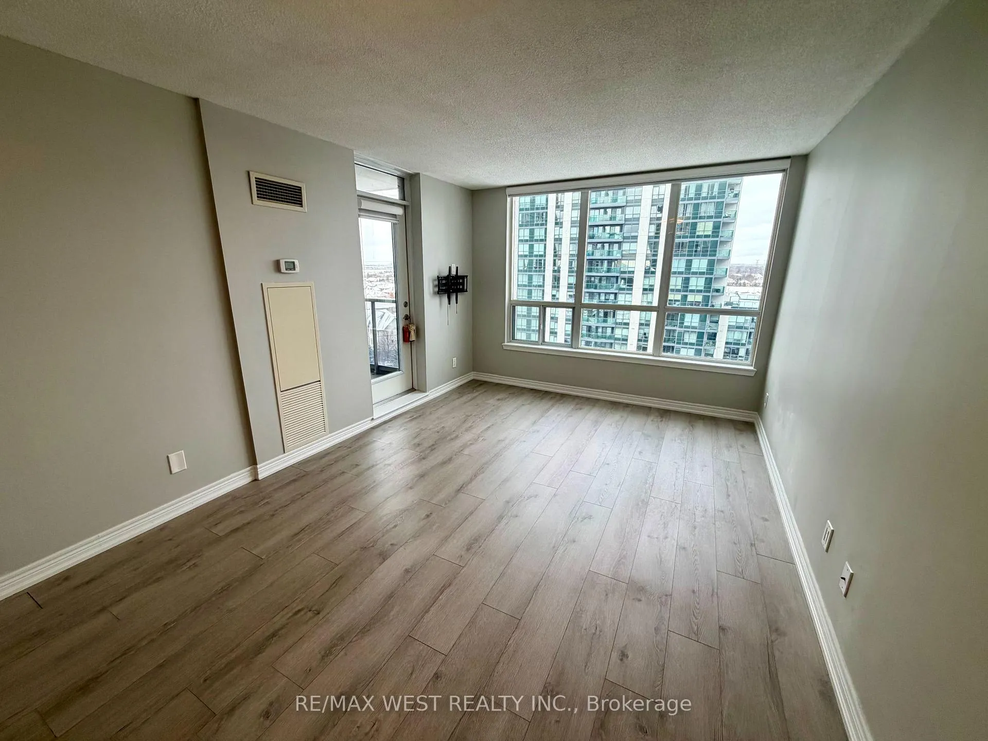 Photo 13 of Unit 810, 60 Disera Drive, Vaughan, Beverley Glen — HOMEH
