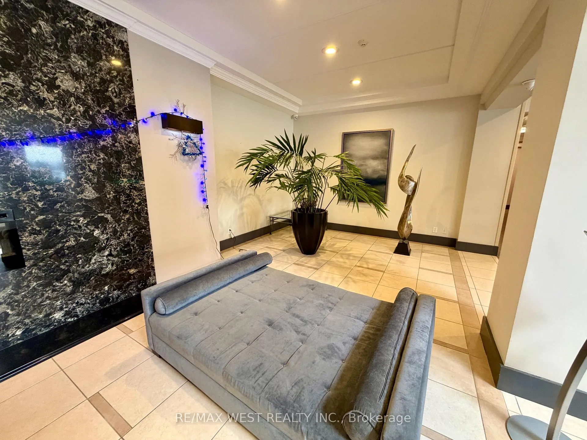 Photo 33 of Unit 810, 60 Disera Drive, Vaughan, Beverley Glen — HOMEH