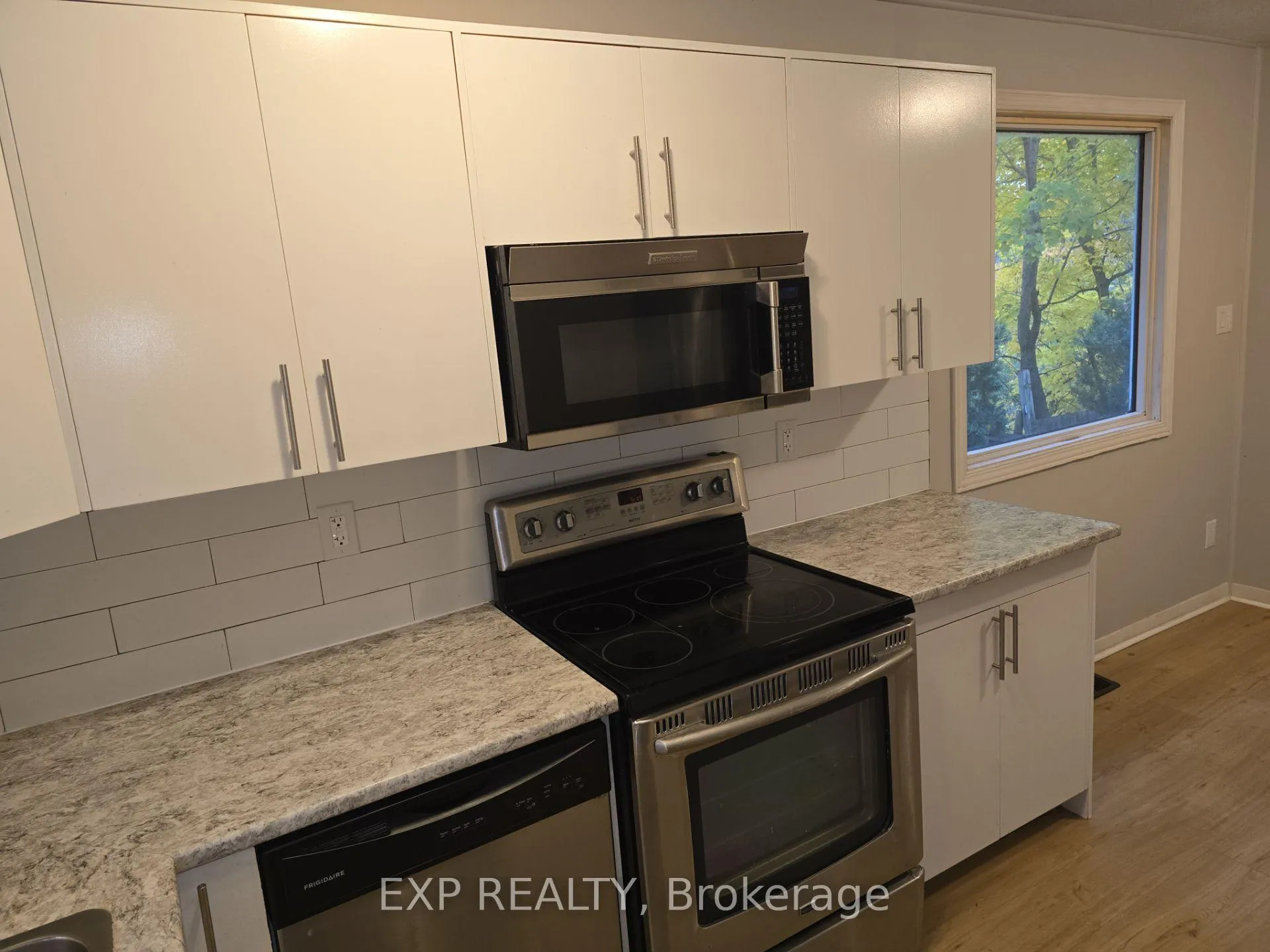 Photo 5 of Unit Main Level, 89 Wellington Street E, Brampton, Downtown Brampton — HOMEH