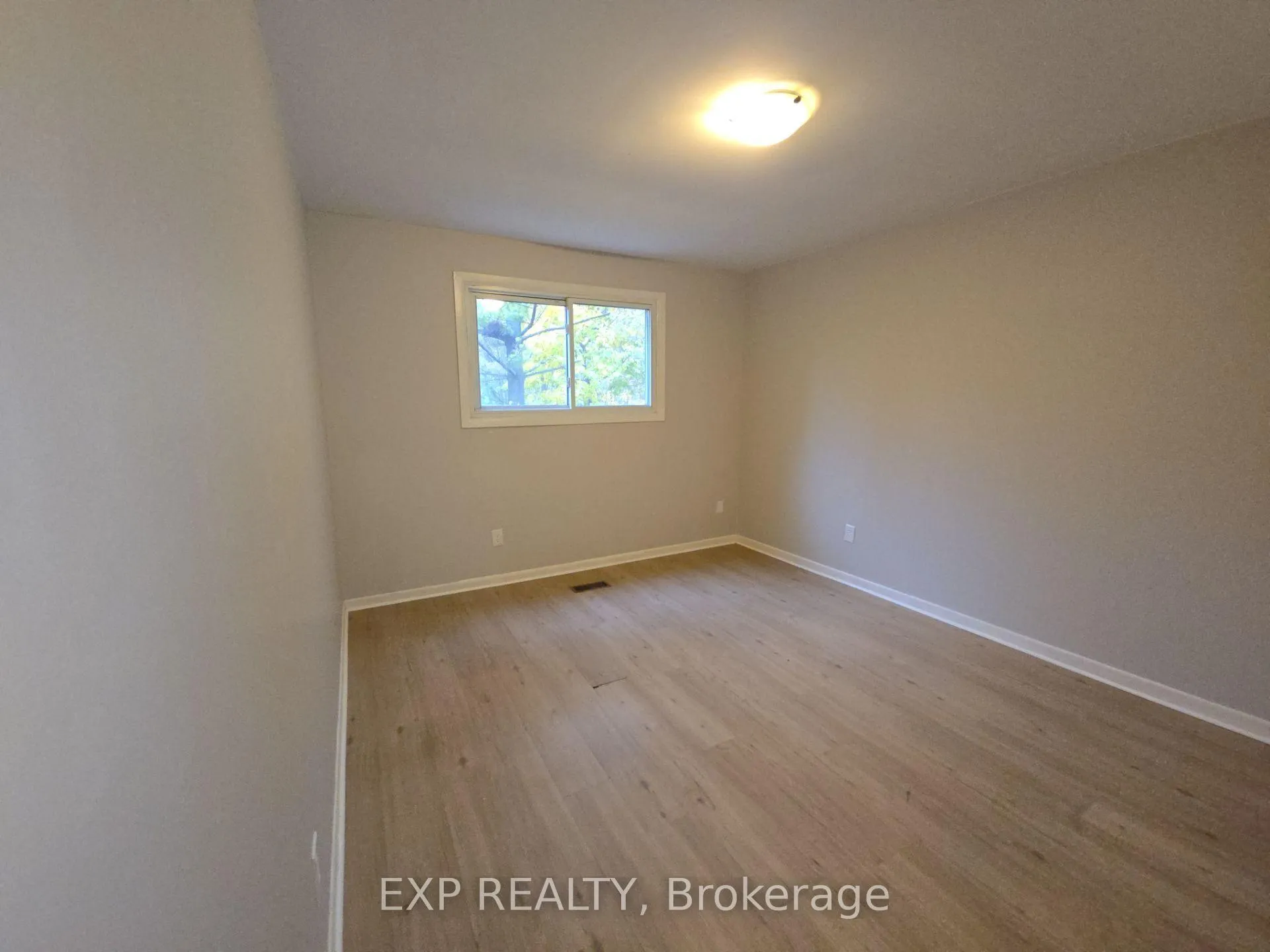 Photo 8 of Unit Main Level, 89 Wellington Street E, Brampton, Downtown Brampton — HOMEH