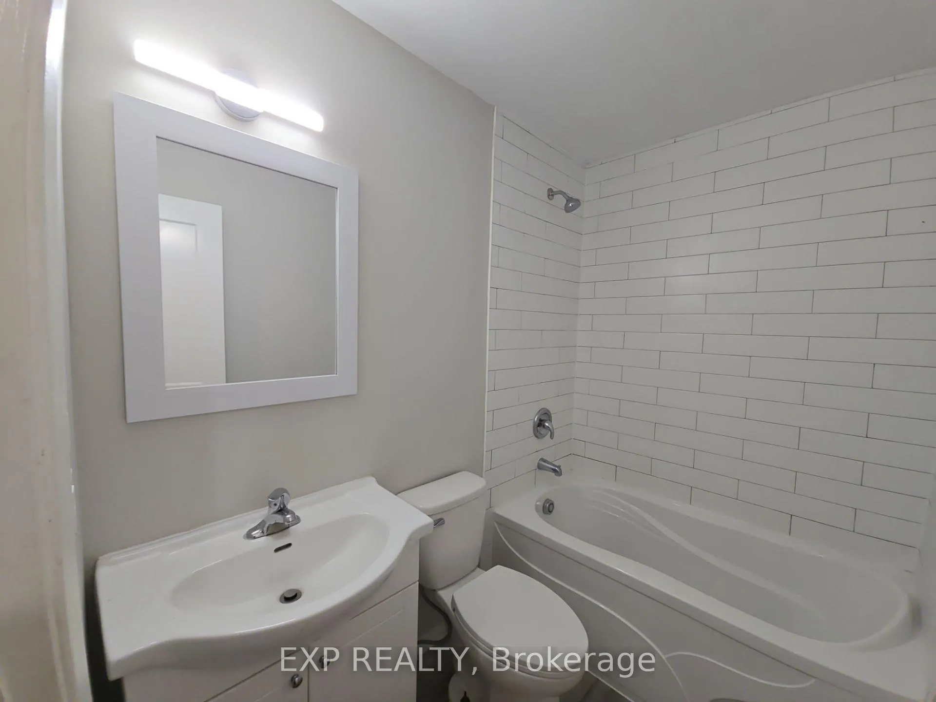 Photo 11 of Unit Main Level, 89 Wellington Street E, Brampton, Downtown Brampton — HOMEH