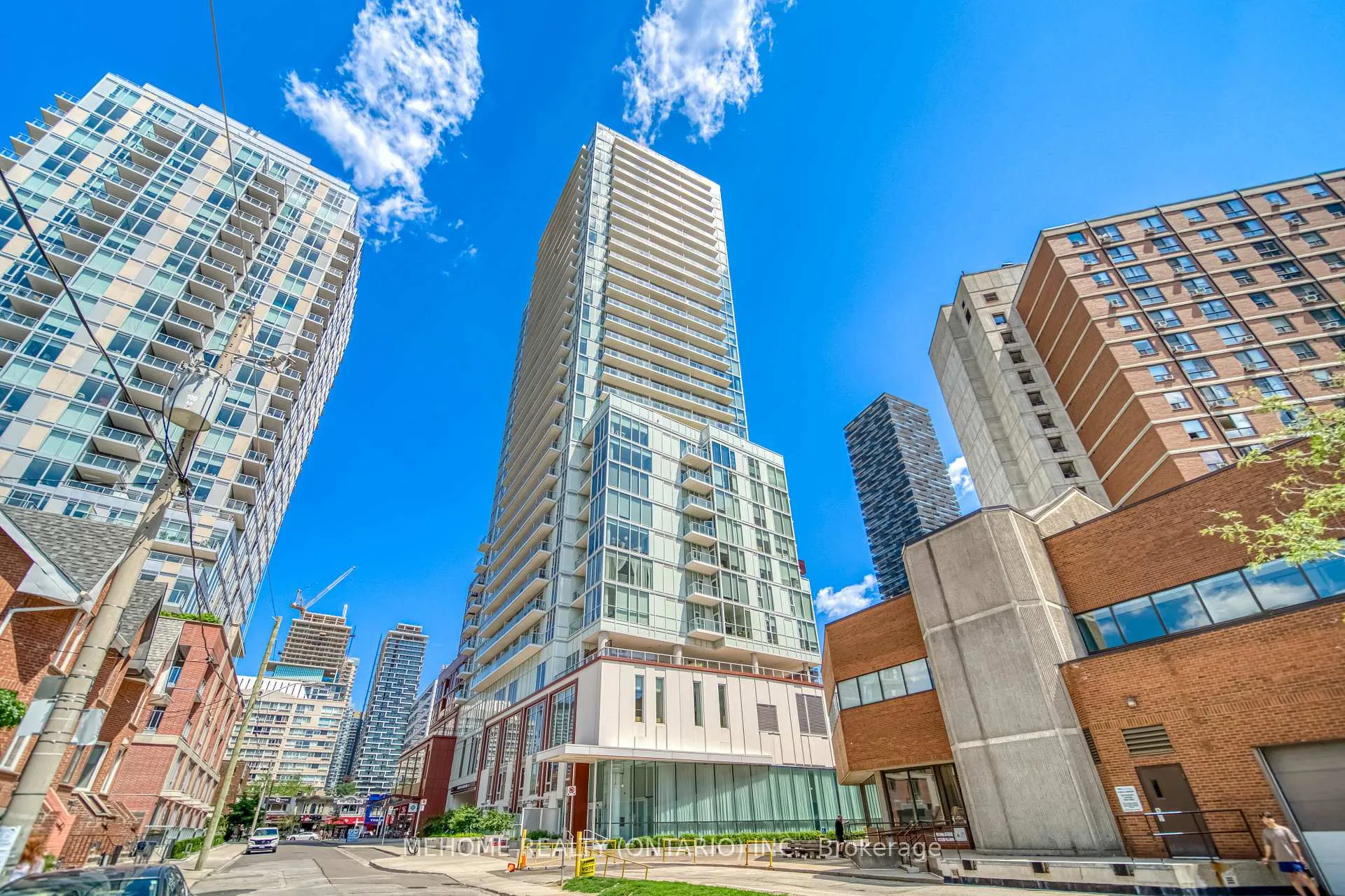 Front of Unit 1307, 33 Helendale Avenue