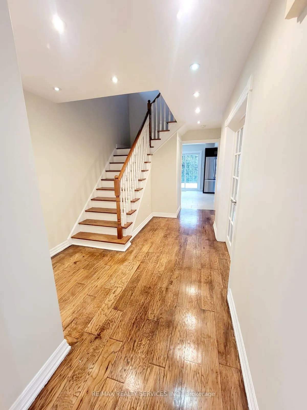 Photo 2 of Unit Upper Portion, 15 Chipmunk Crescent, Brampton, Sandringham-Wellington — HOMEH