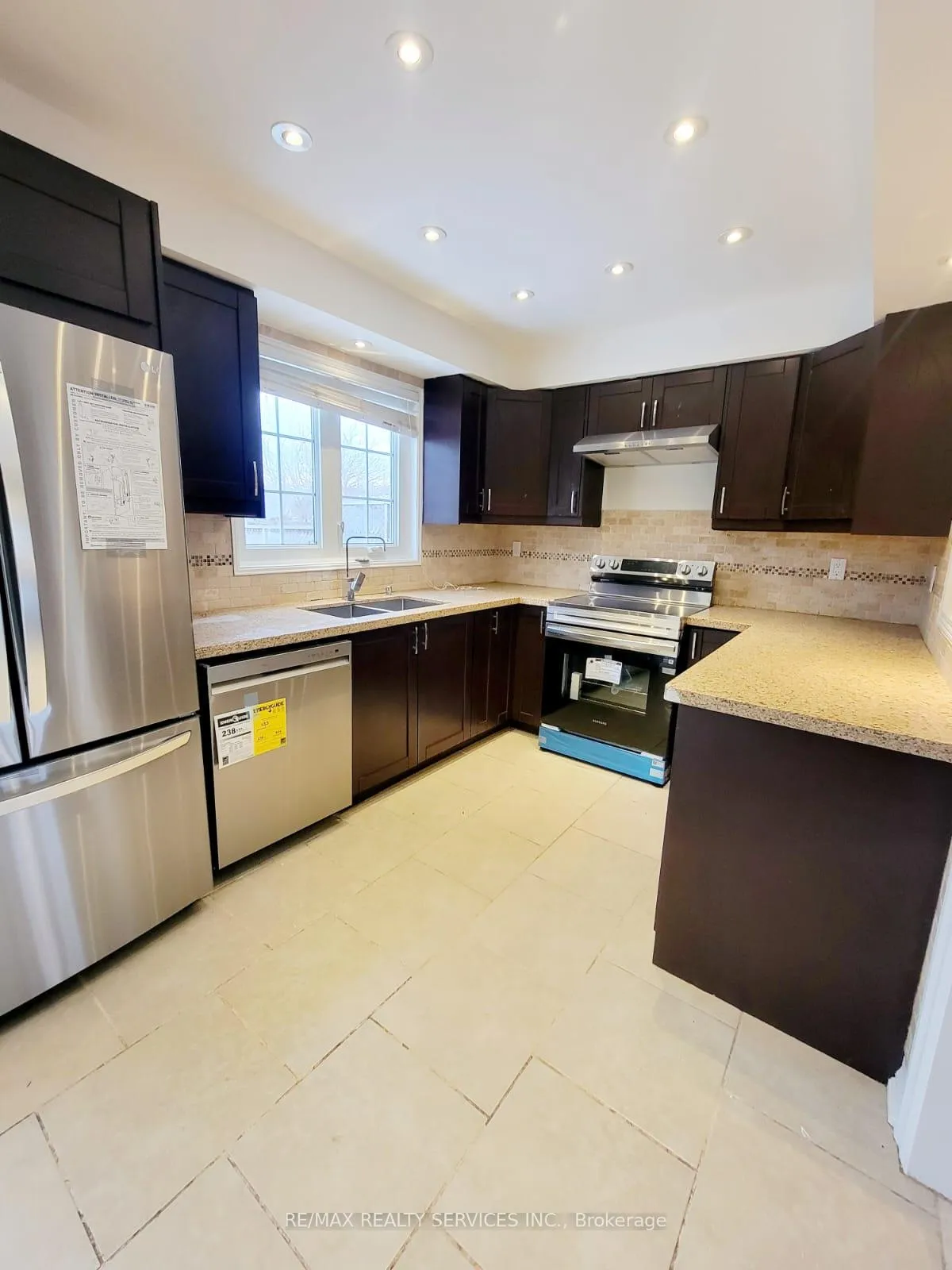 Photo 7 of Unit Upper Portion, 15 Chipmunk Crescent, Brampton, Sandringham-Wellington — HOMEH