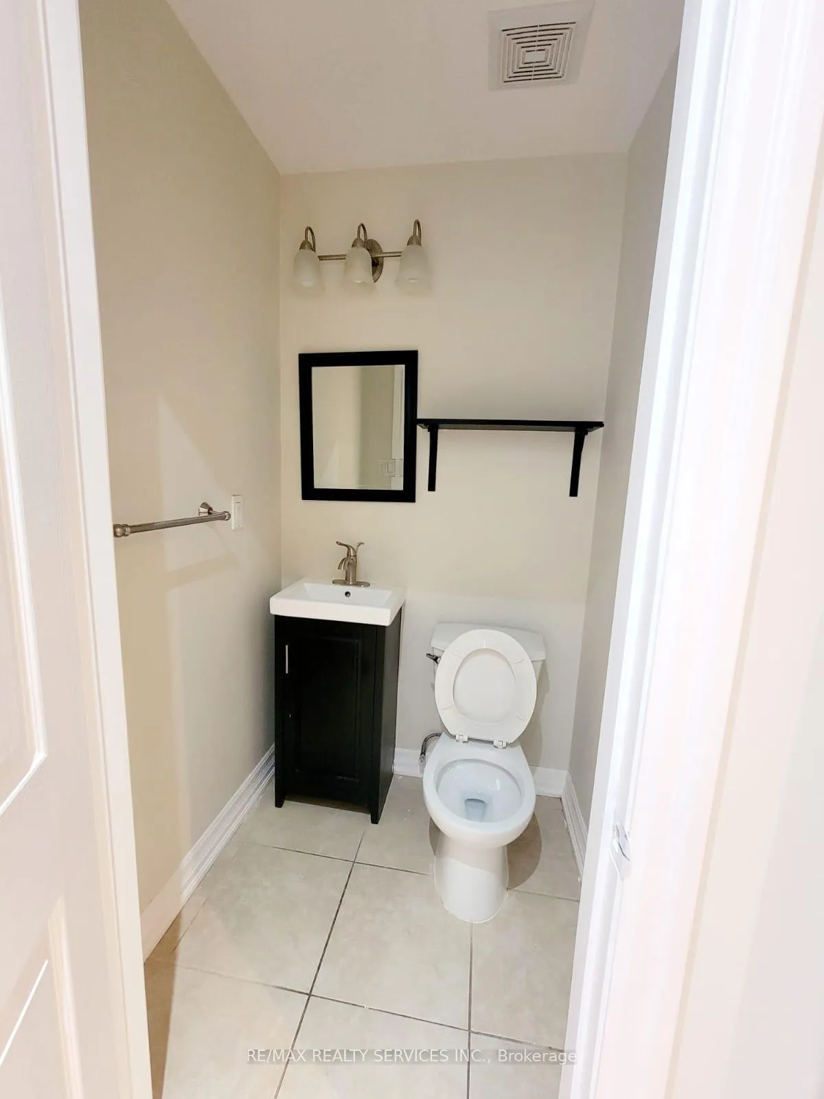 Photo 9 of Unit Upper Portion, 15 Chipmunk Crescent, Brampton, Sandringham-Wellington — HOMEH