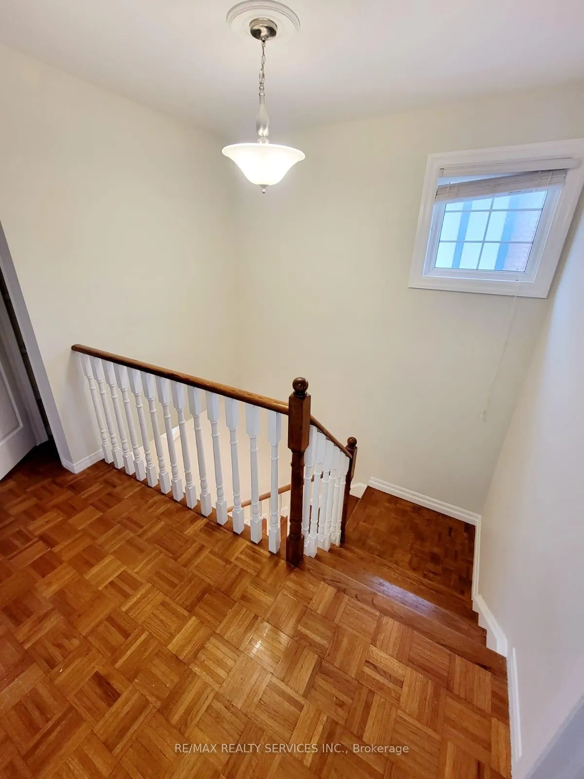 Photo 10 of Unit Upper Portion, 15 Chipmunk Crescent, Brampton, Sandringham-Wellington — HOMEH