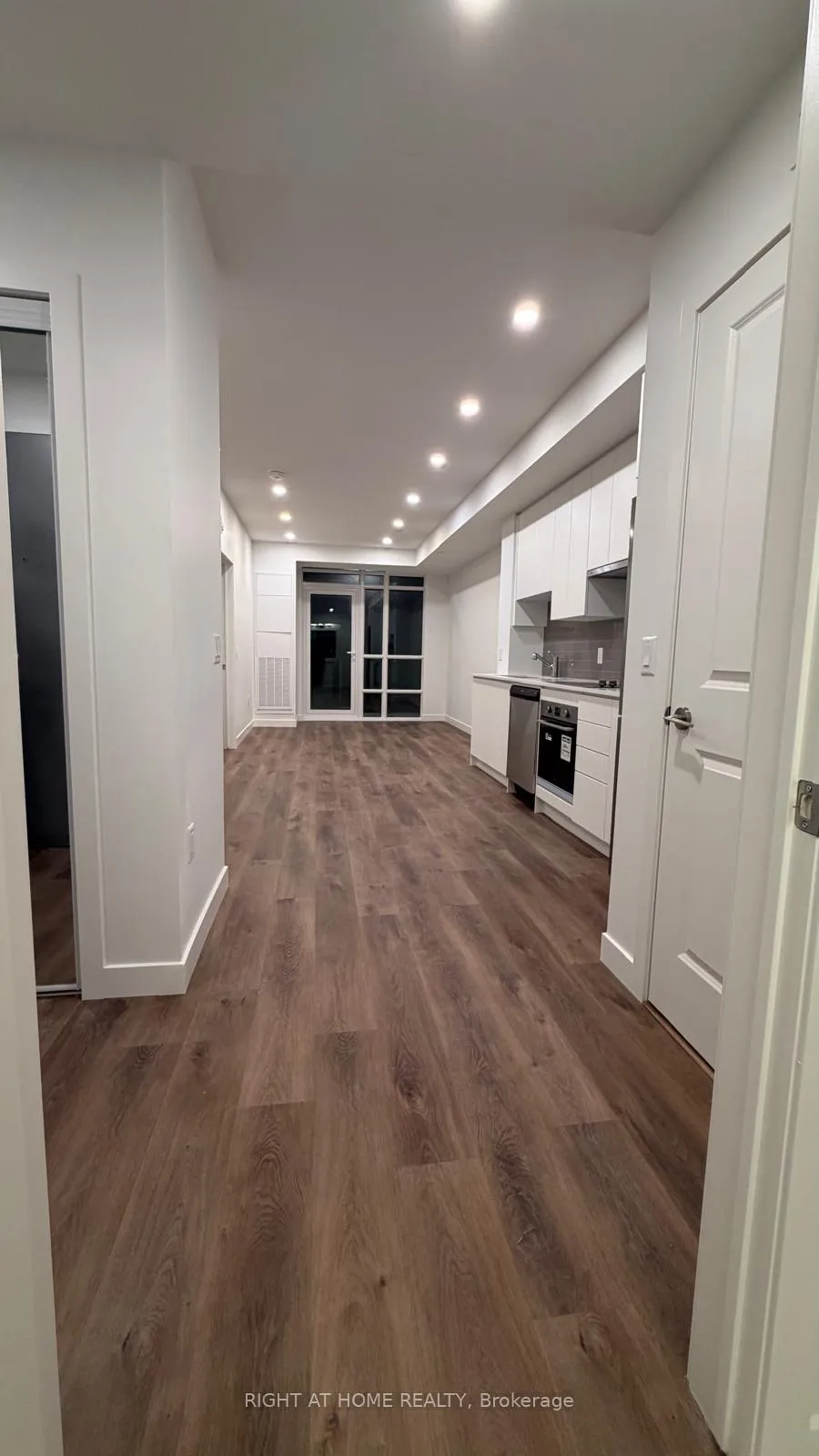 Photo 4 of Unit 821, 461 Green St St, Hamilton, Lakeshore — HOMEH