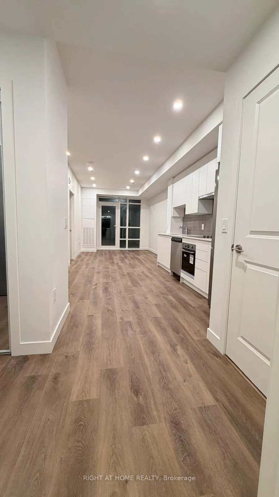 Photo 5 of Unit 821, 461 Green St St, Hamilton, Lakeshore — HOMEH