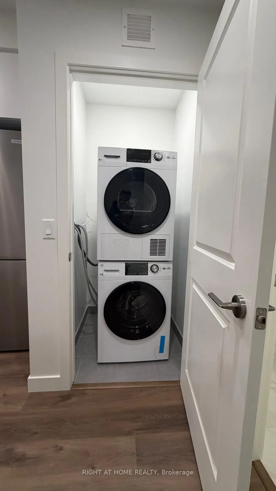 Photo 7 of Unit 821, 461 Green St St, Hamilton, Lakeshore — HOMEH