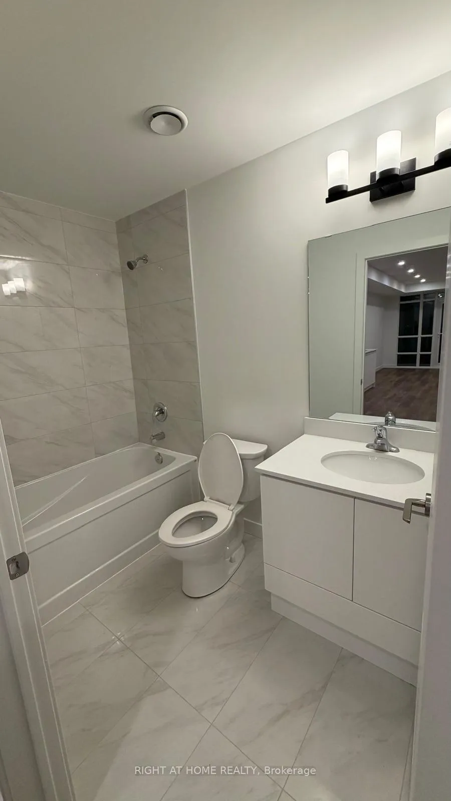 Photo 8 of Unit 821, 461 Green St St, Hamilton, Lakeshore — HOMEH